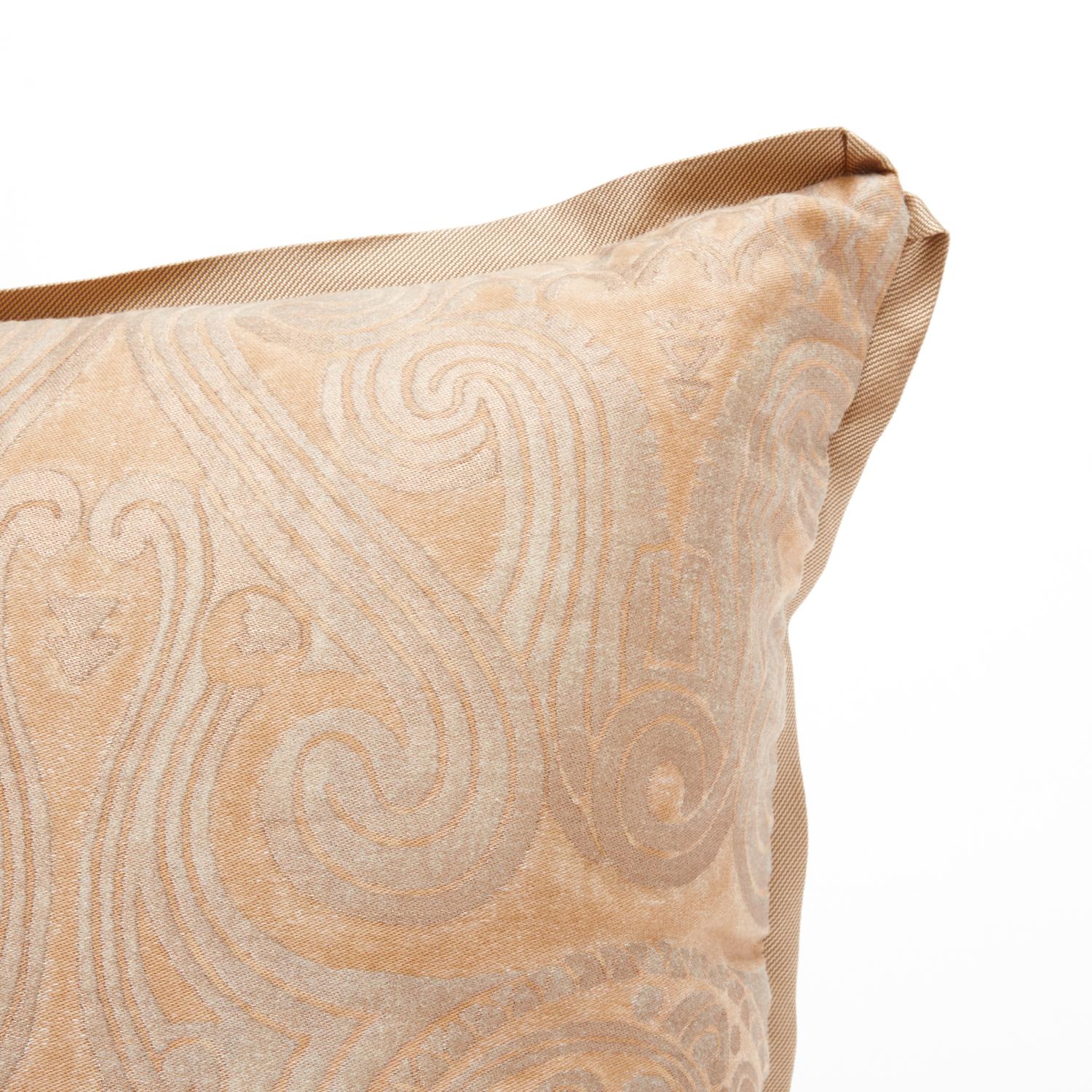 Pair of Fortuny Fabric Cushions in the Peruviano Pattern In New Condition For Sale In New York, NY