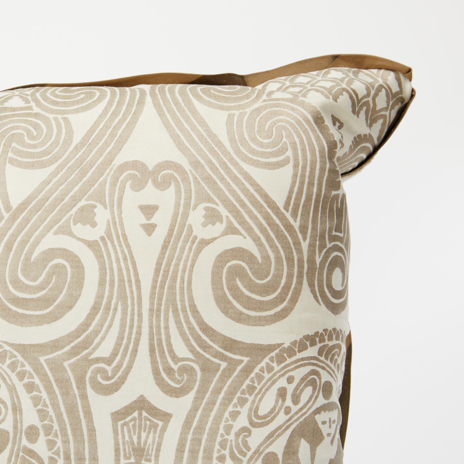 Pair of Fortuny Fabric Cushions in the Peruviano Pattern In New Condition For Sale In New York, NY