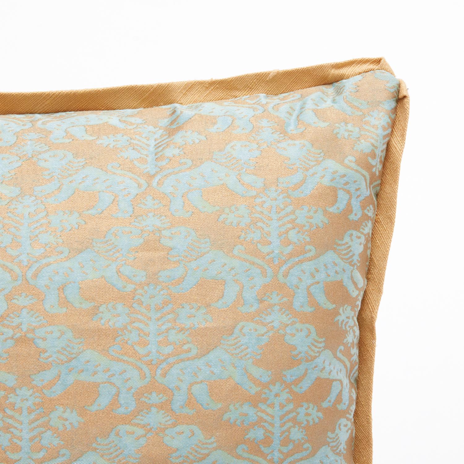 Pair of Fortuny Fabric Cushions in the Richelieu Pattern In New Condition In New York, NY