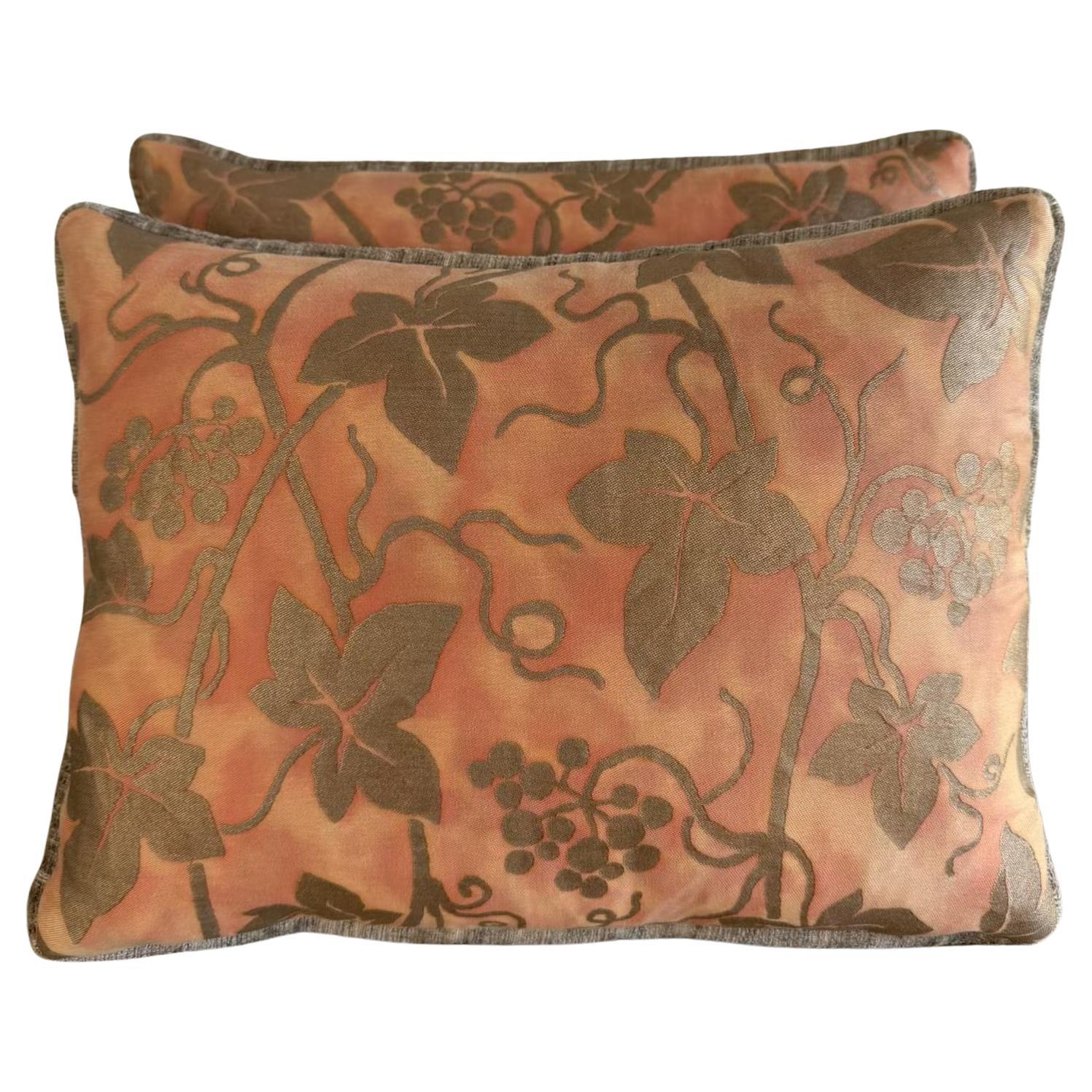 Paire de coussins en textile "Moresco" de Fortuny avec dos en velours