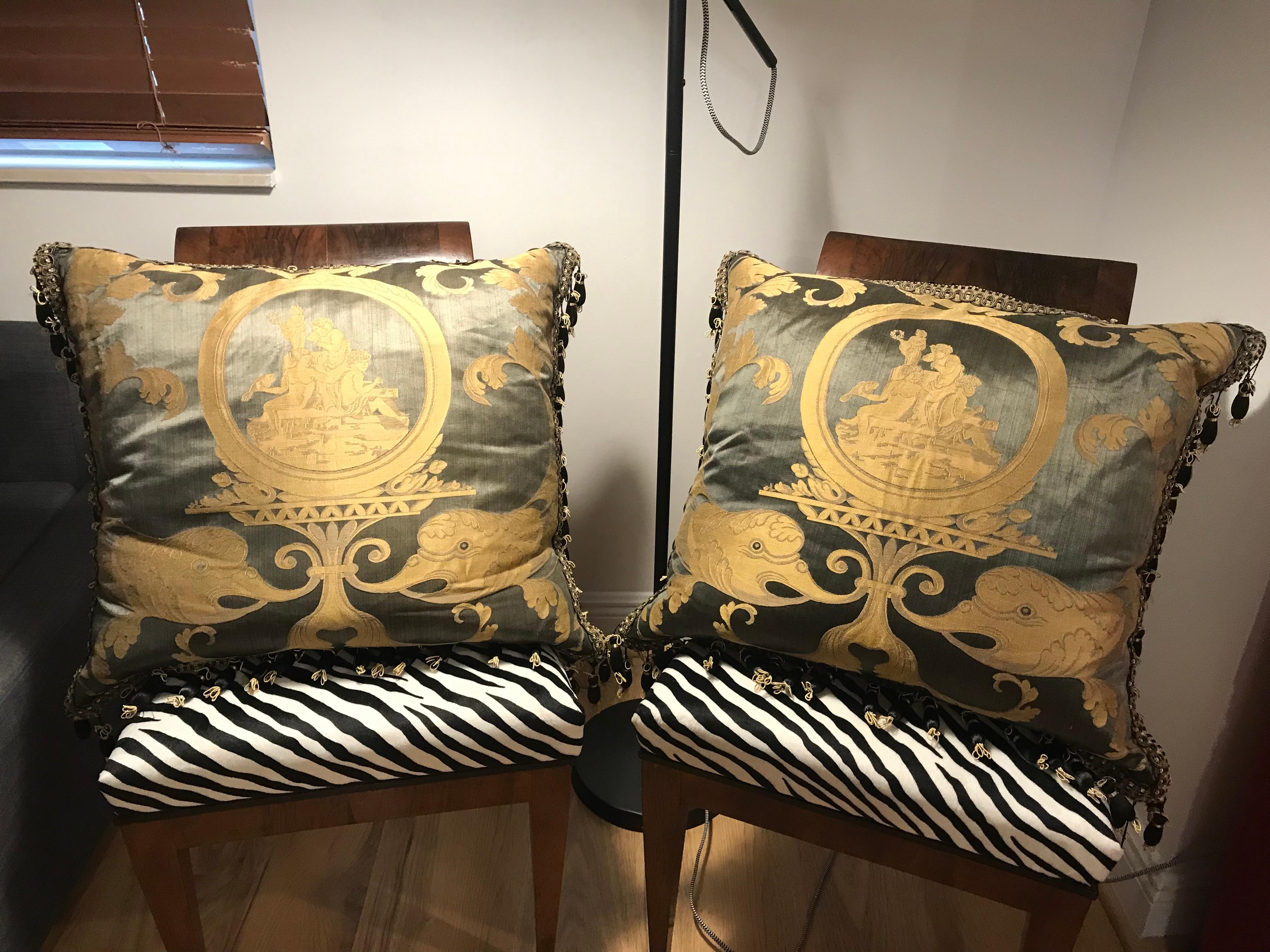 Pair of Fortuny Pillows with Angels and Dolphins In Good Condition For Sale In Boca Raton, FL