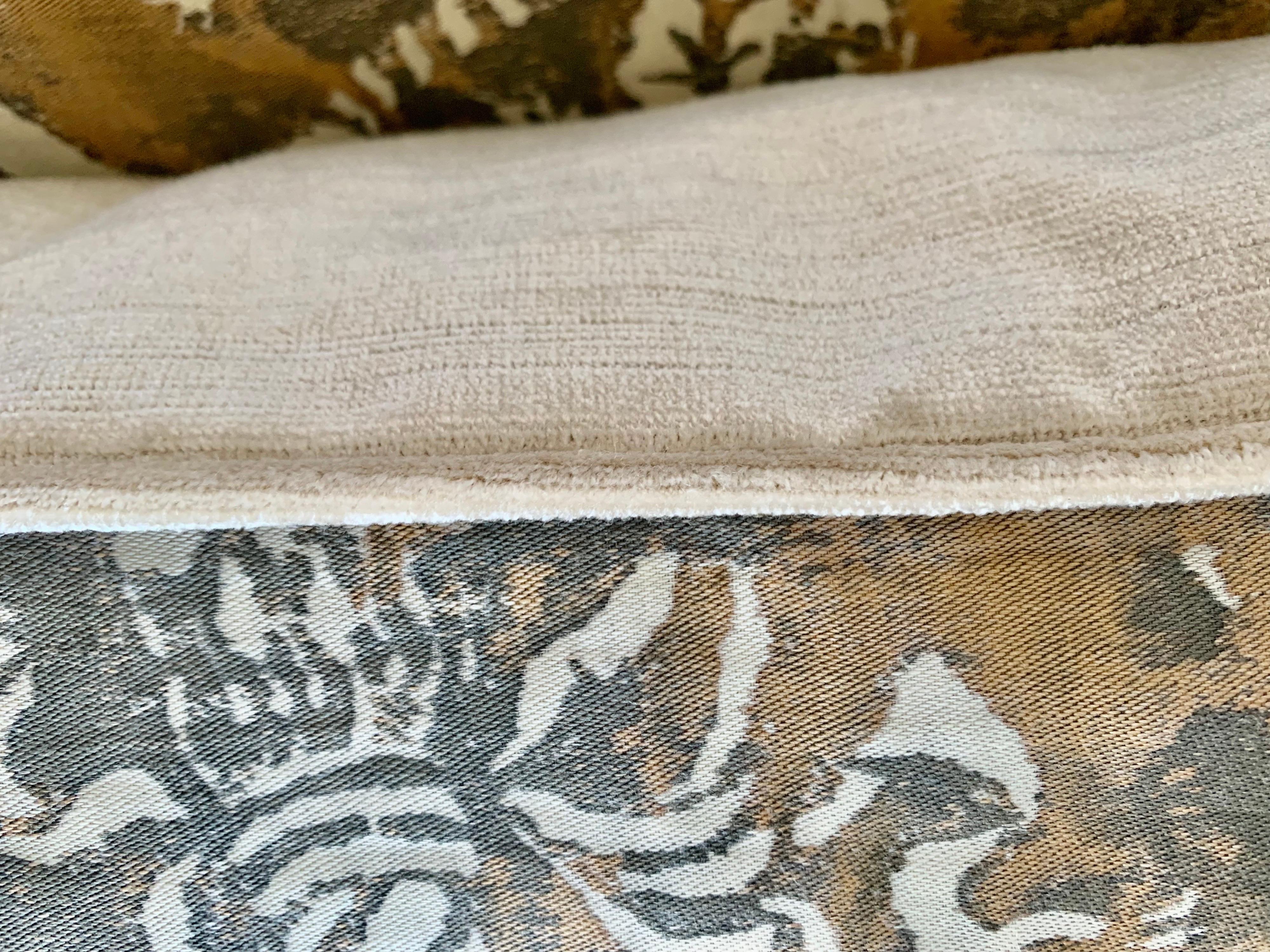 Pair of Fortuny Pillows w/ Sphinxes In Excellent Condition In Los Angeles, CA