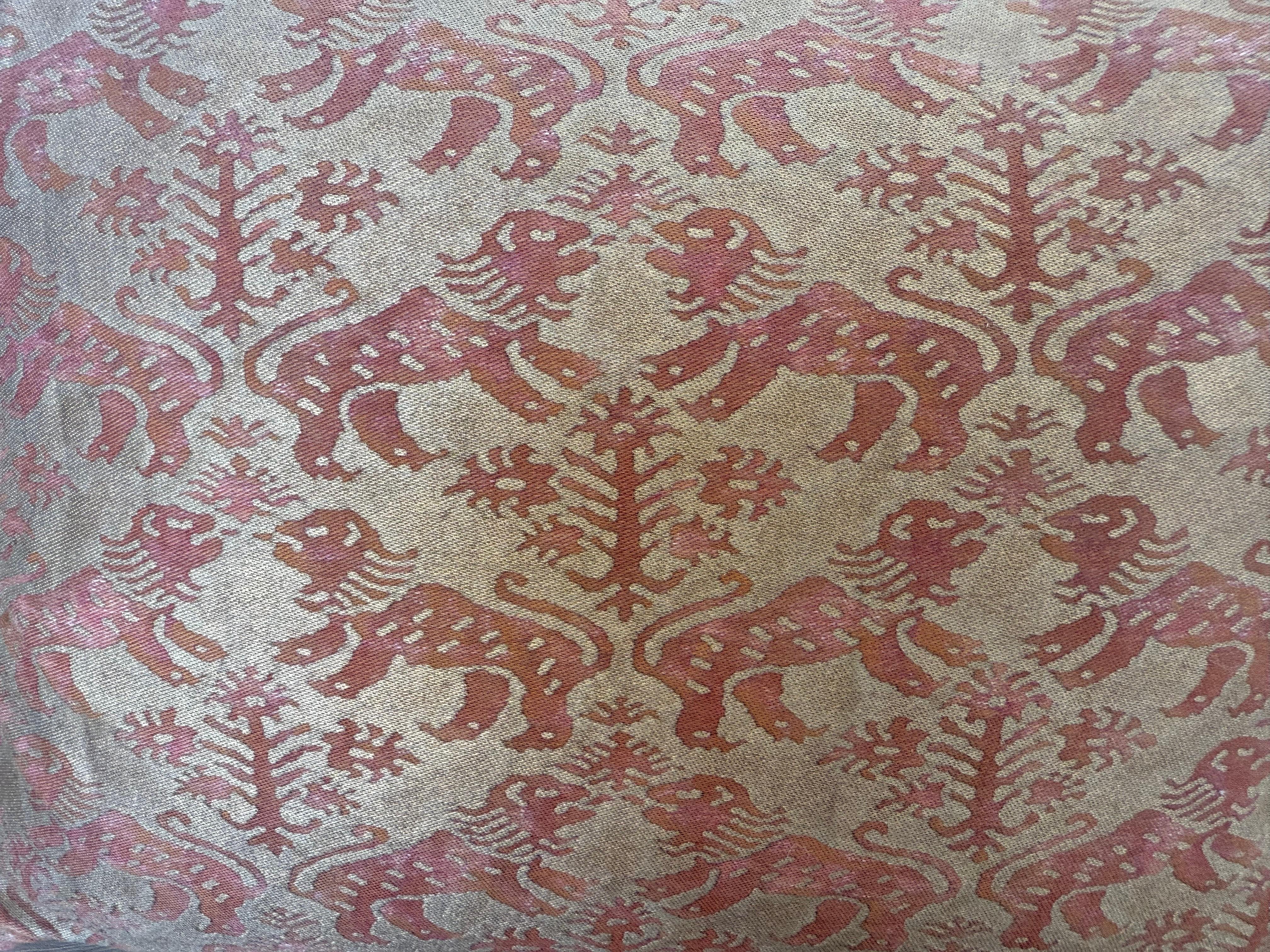 Pair of Fortuny “Richelieu” Pattern Pillows In New Condition For Sale In Los Angeles, CA