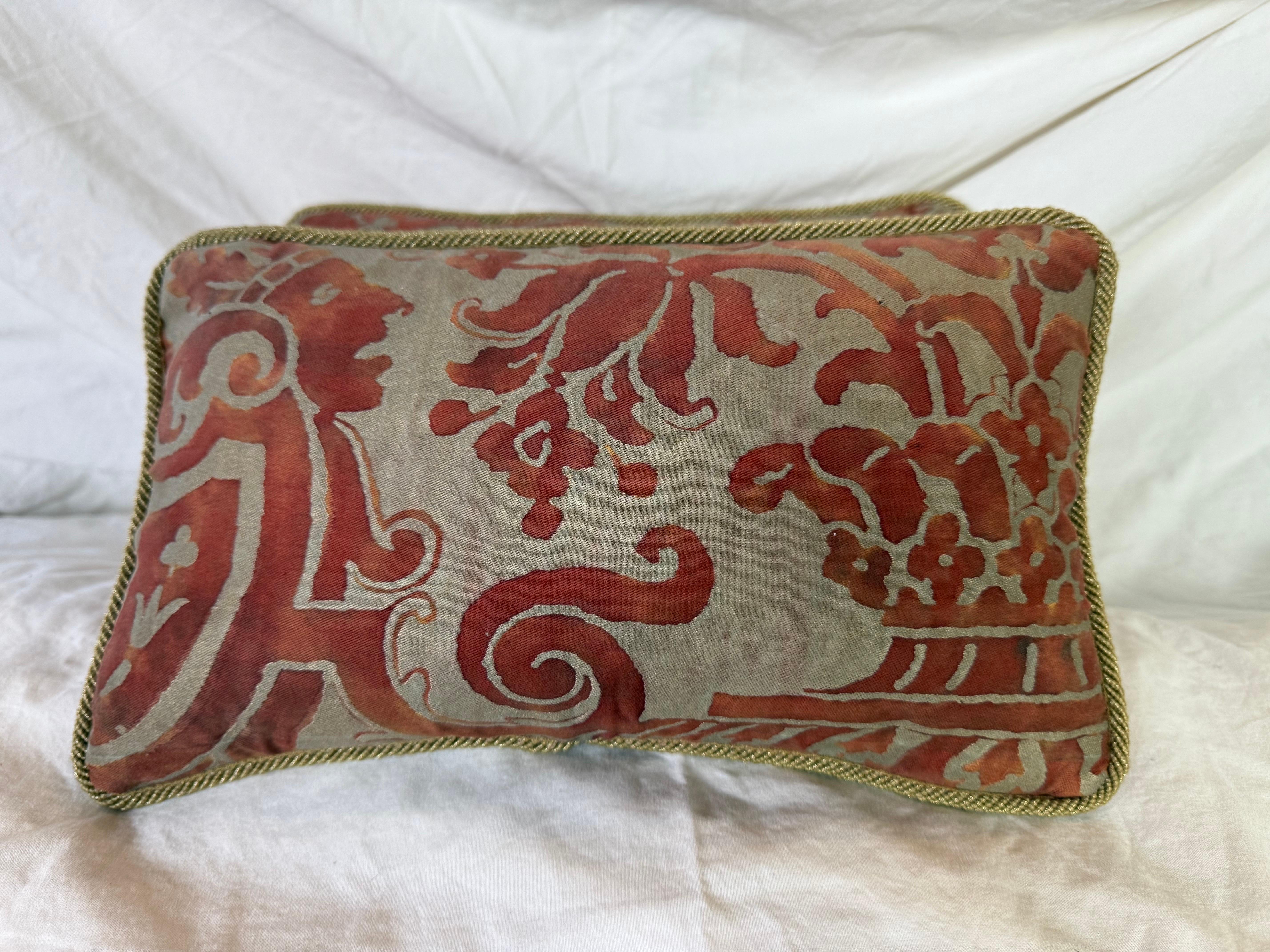 Paar Fortuny-Textil-Kissen (Barock) im Angebot