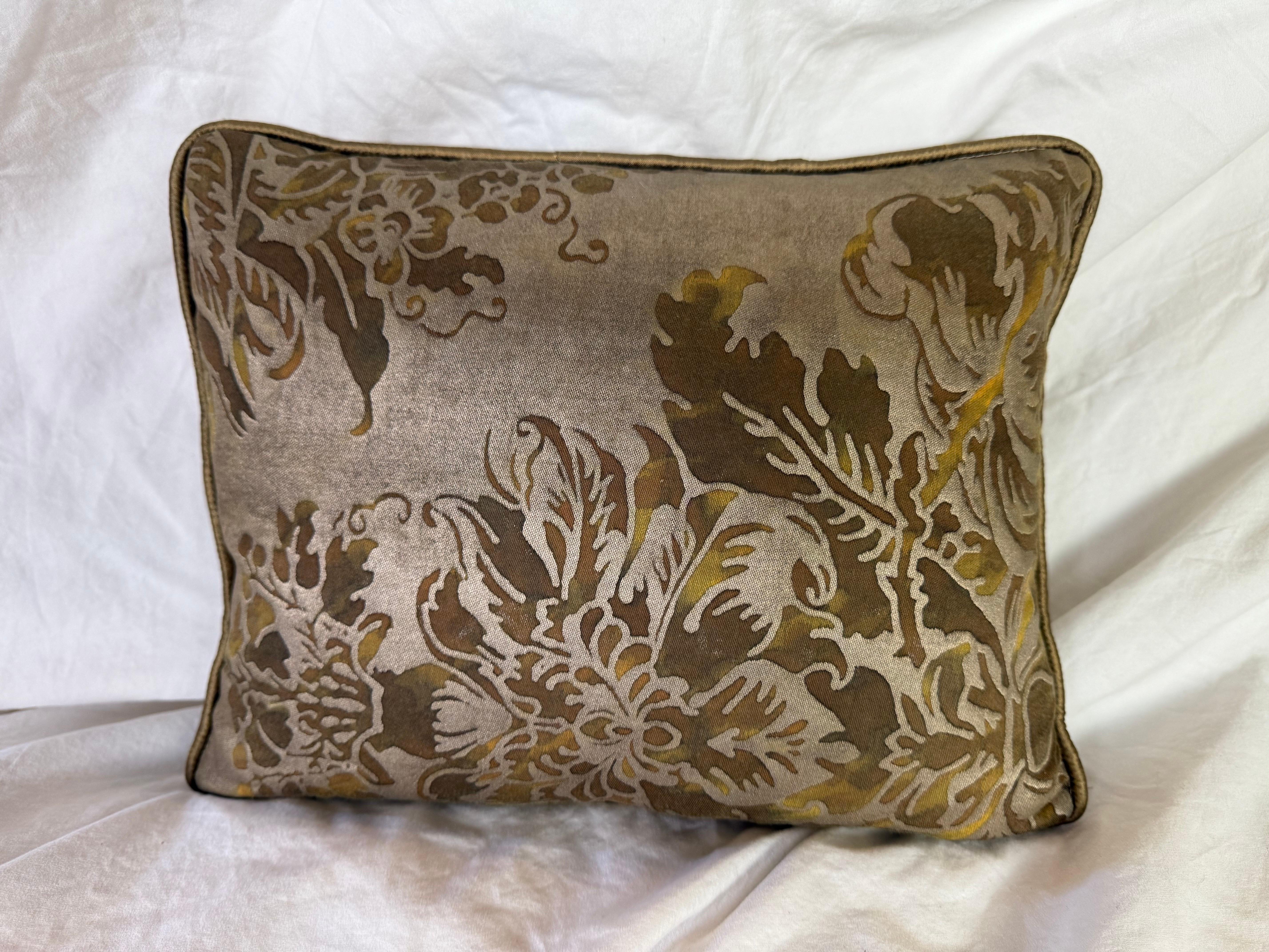 Pair of Fortuny Textile Pillows In New Condition In Los Angeles, CA