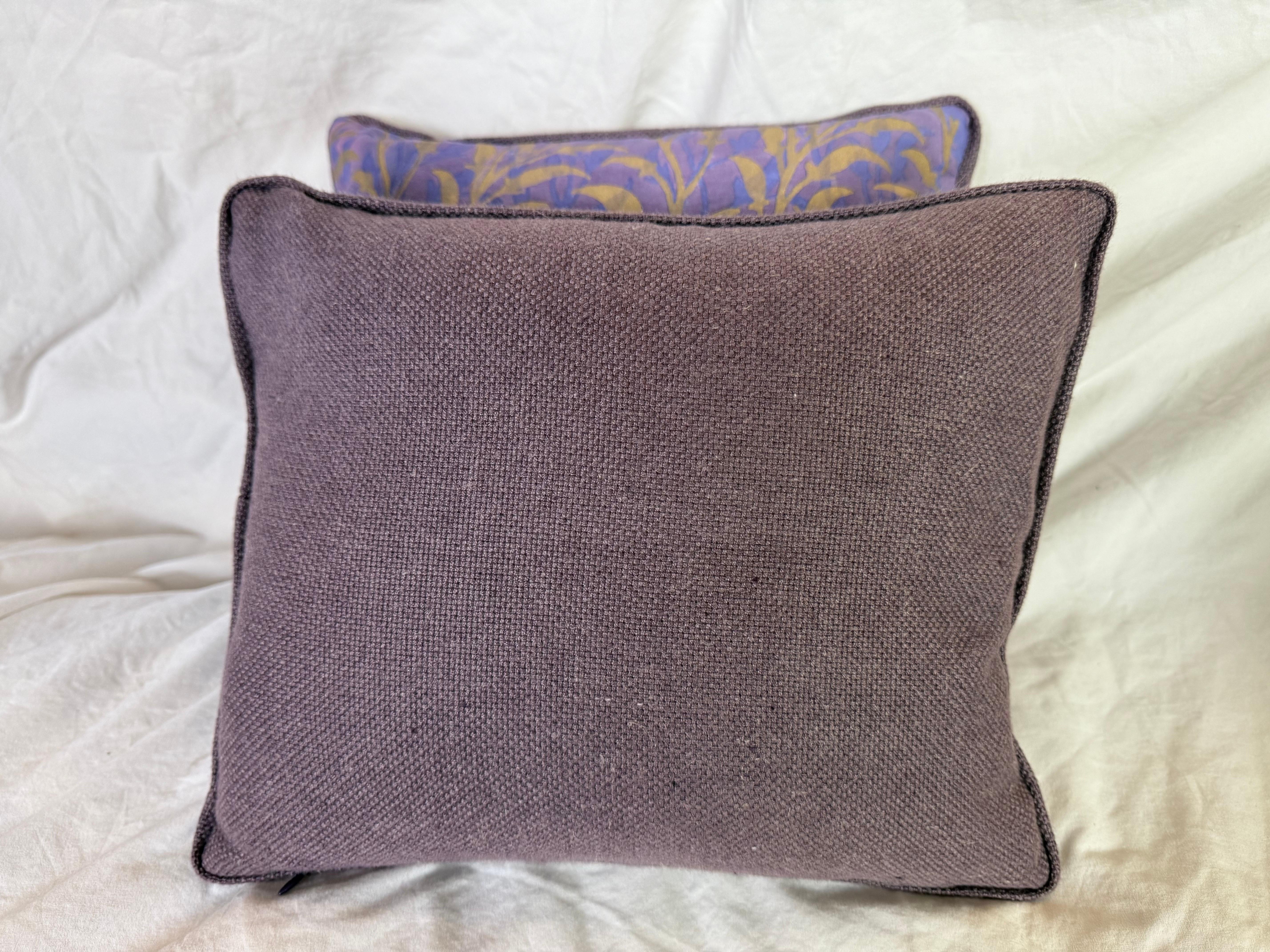 Pareja de almohadas textiles Fortuny Siglo XXI y contemporáneo en venta