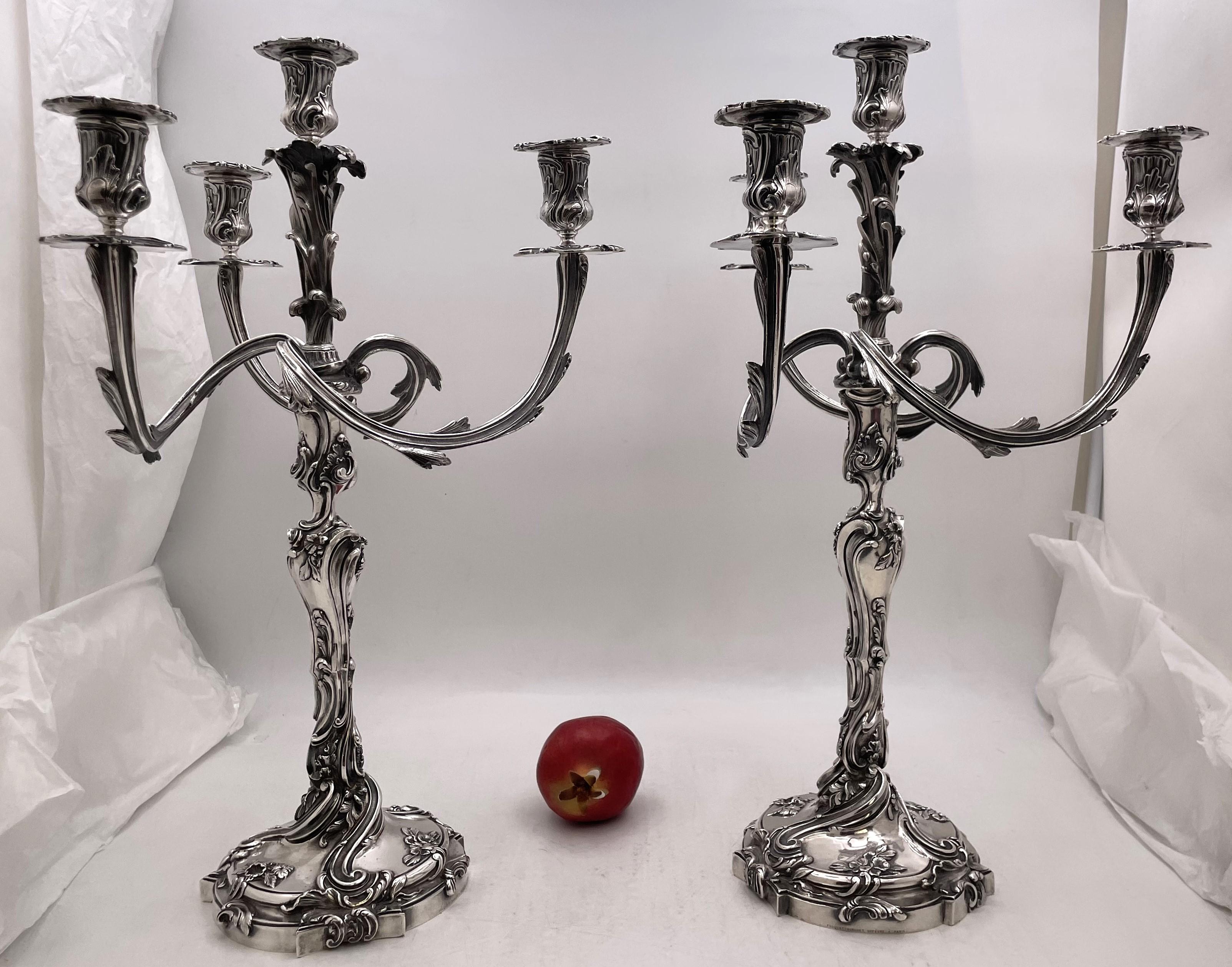 Paar Fouquet-Gueudet, Französisch 0,950 (höhere Reinheit als Sterling) Silber 4-Licht-Kandelaber gemacht, um 1865, reich mit stilisierten natürlichen und floralen Motiven verziert. Sie messen 19 1/2 