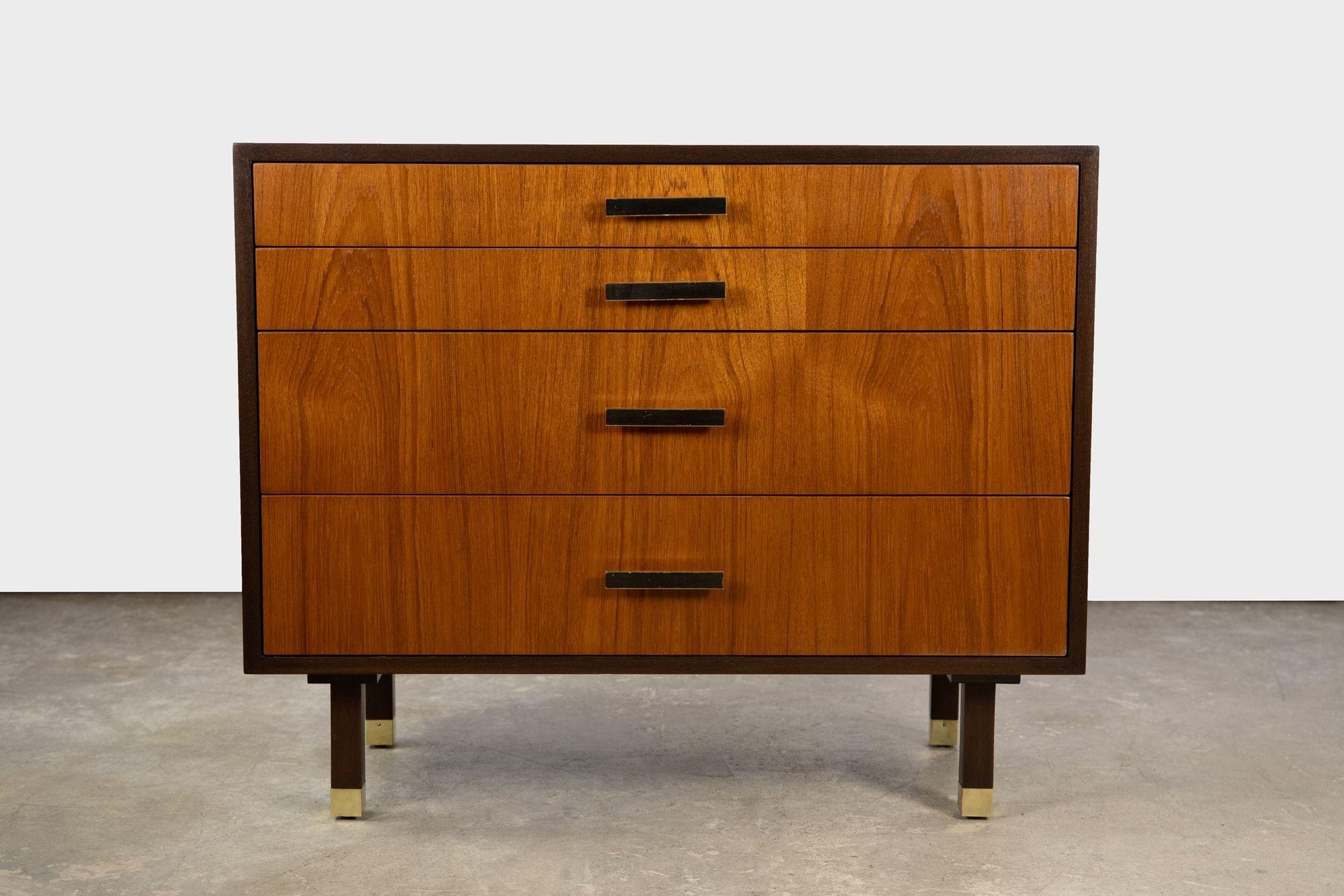 Pair of Four Drawer Chest by Harvey Probber In Excellent Condition For Sale In Dallas, TX