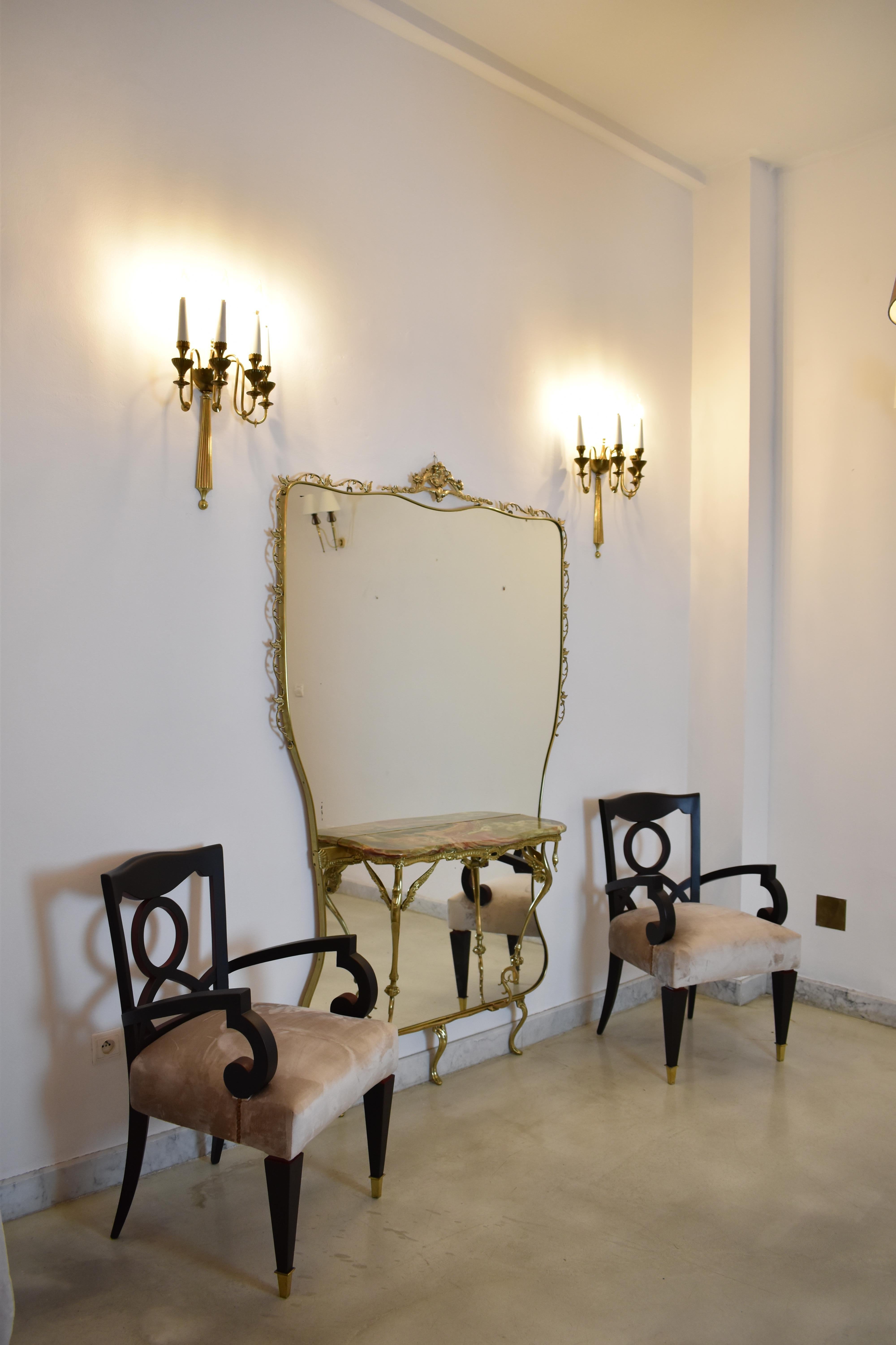 Paire d'appliques candélabres italiennes à quatre lumières en laiton, années 1940 en vente 2