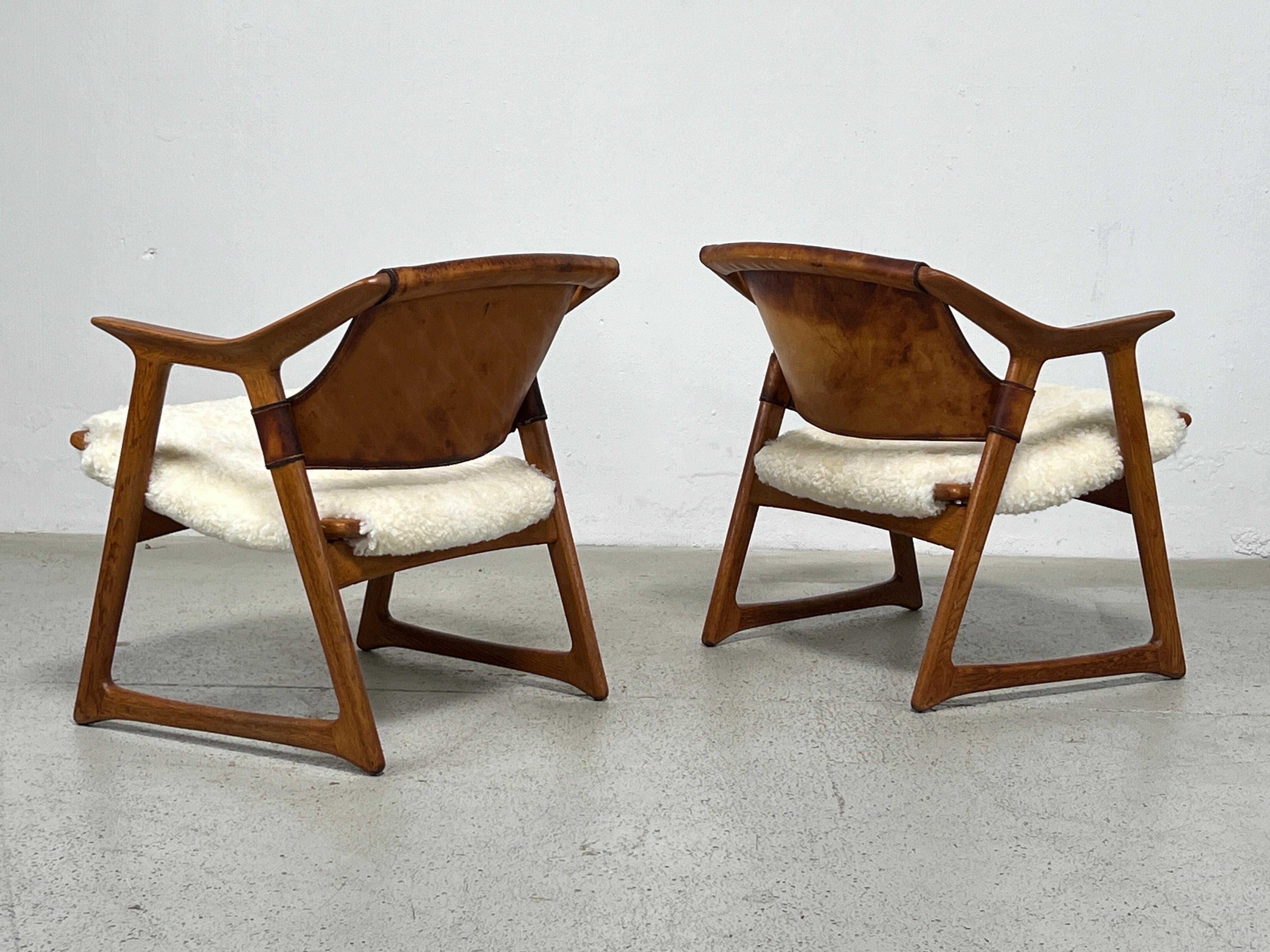 Pair of Fox Chairs by Rolf Hesland  In Good Condition For Sale In Dallas, TX