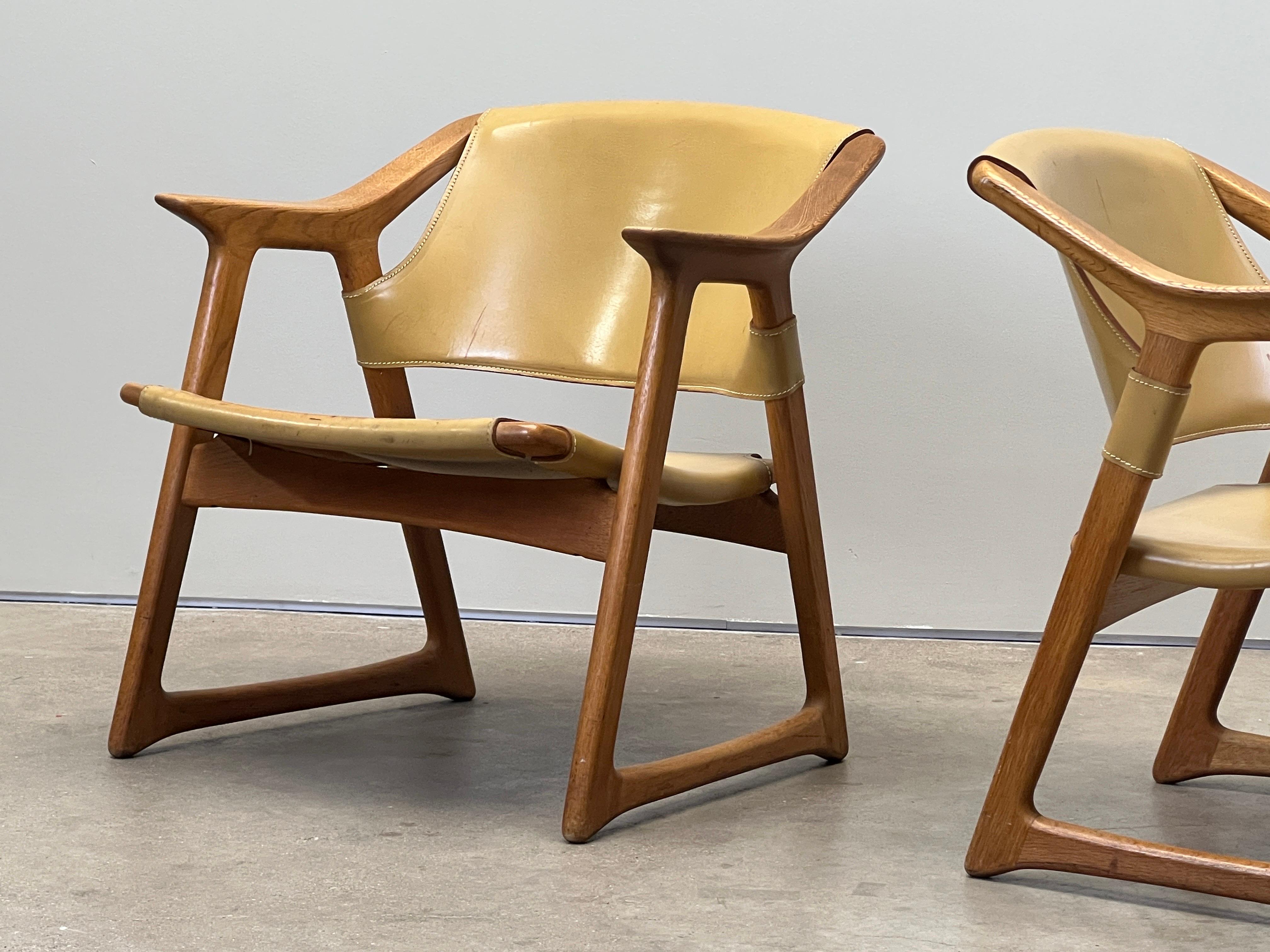 Paar Fuchsstühle von Rolf Hesland (Leder) im Angebot