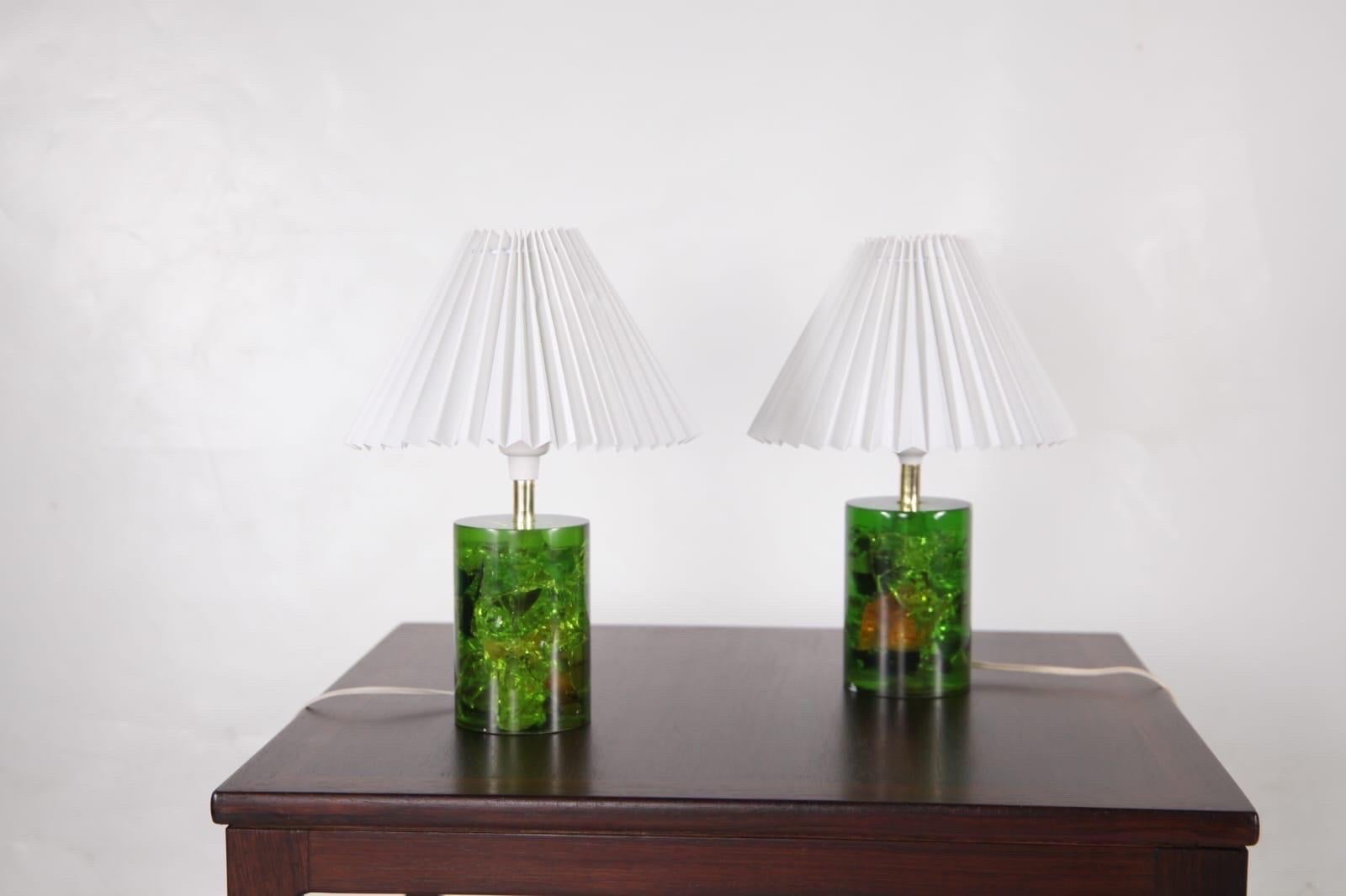 Rare paire de lampes fractales en résine et laiton des années soixante-dix.
Très bonne qualité, très décoratif. 

