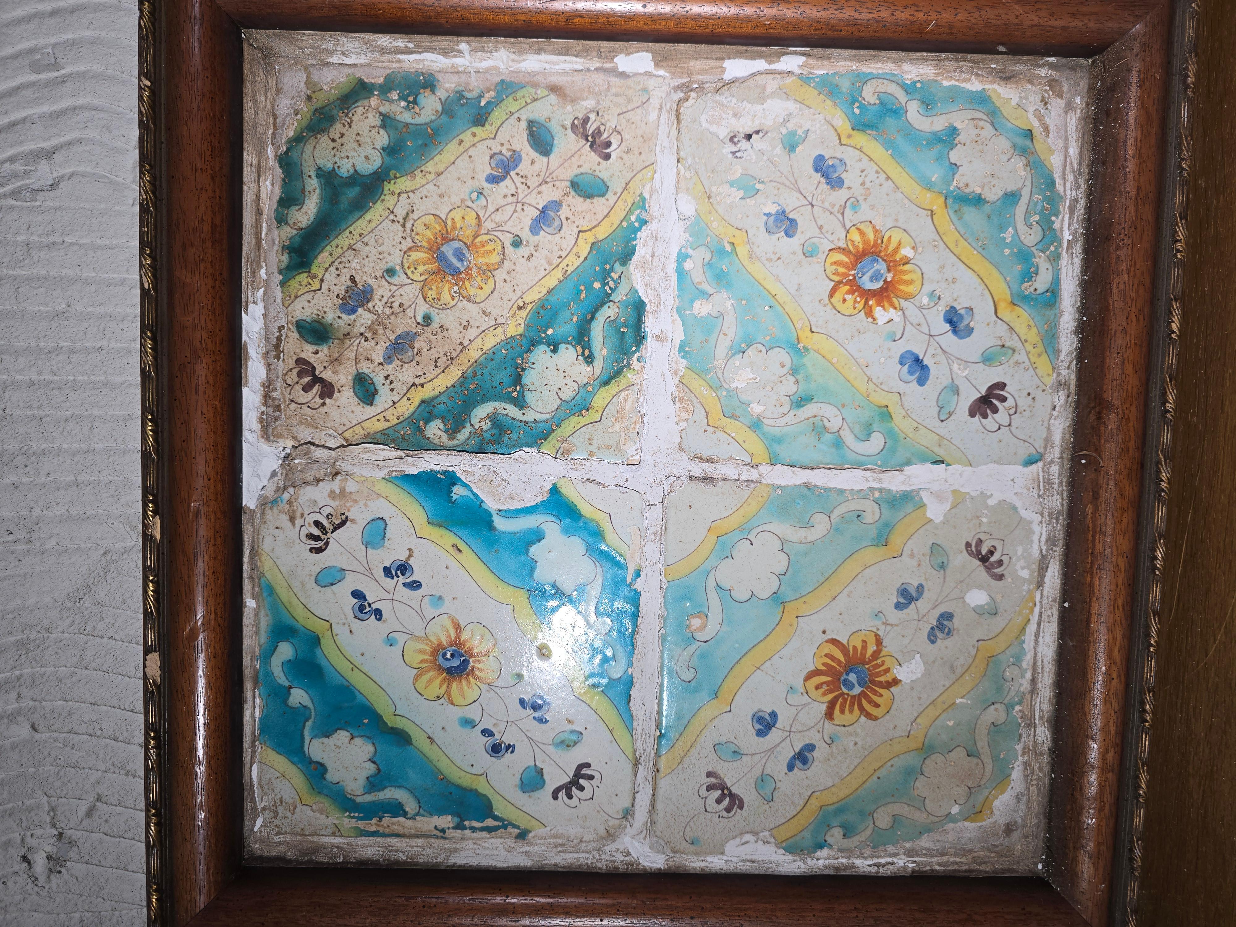Paire de carreaux Talavera encadrés du 17e siècle Bon état - En vente à Madrid, ES