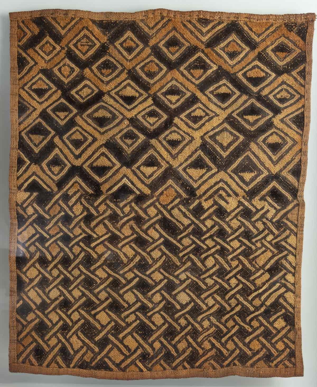 Pair of Framed African Fabrics, Early 20th Century In Good Condition In Saint-Ouen, FR