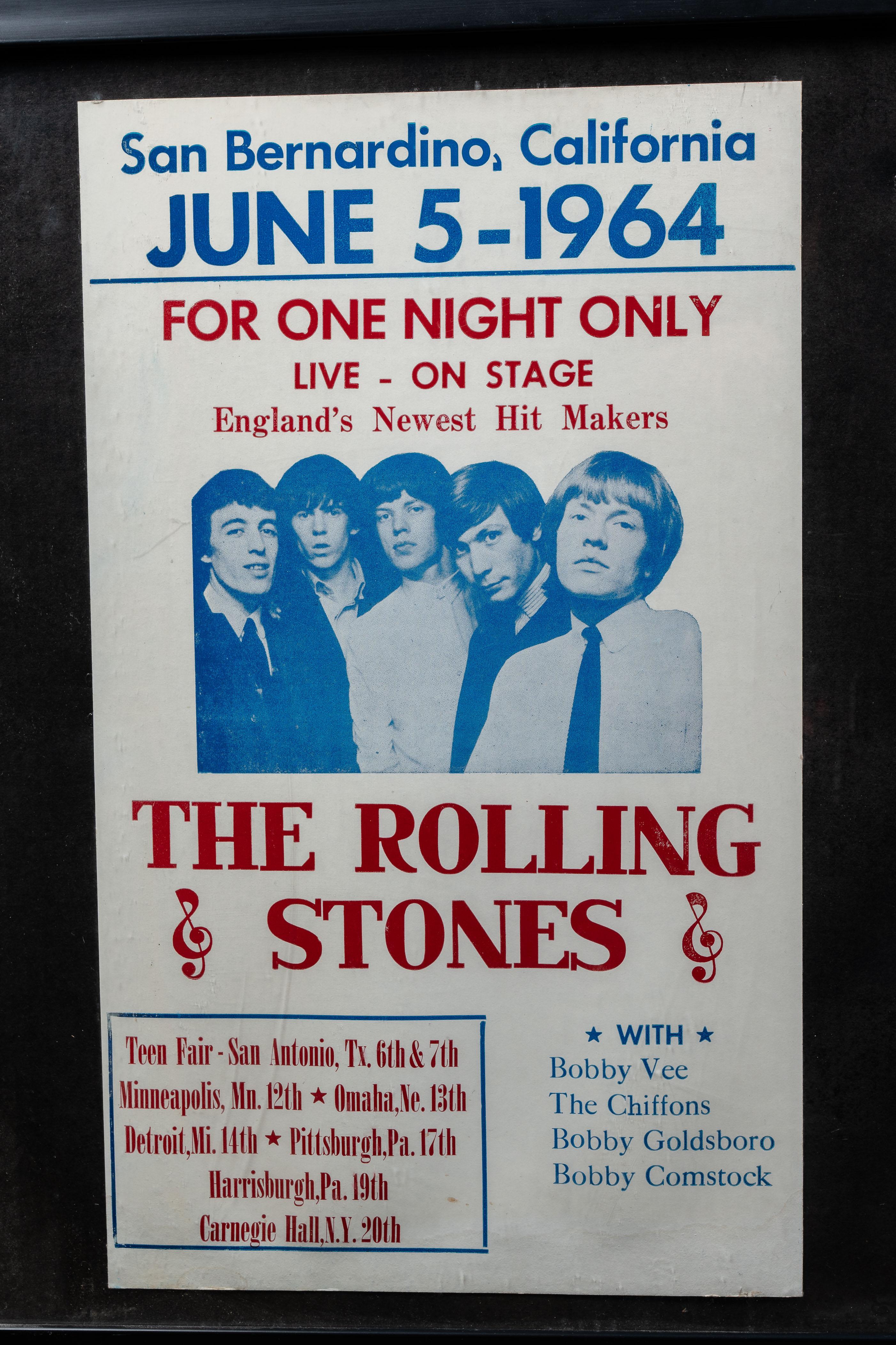 Due poster originali d'epoca con le date del tour dei The Rolling Stones.

Questi brani appartengono a due epoche molto diverse, sia per i Rolling Stones che per il paese. A sinistra c'è un poster del tour del 1964 che mette in risalto le loro