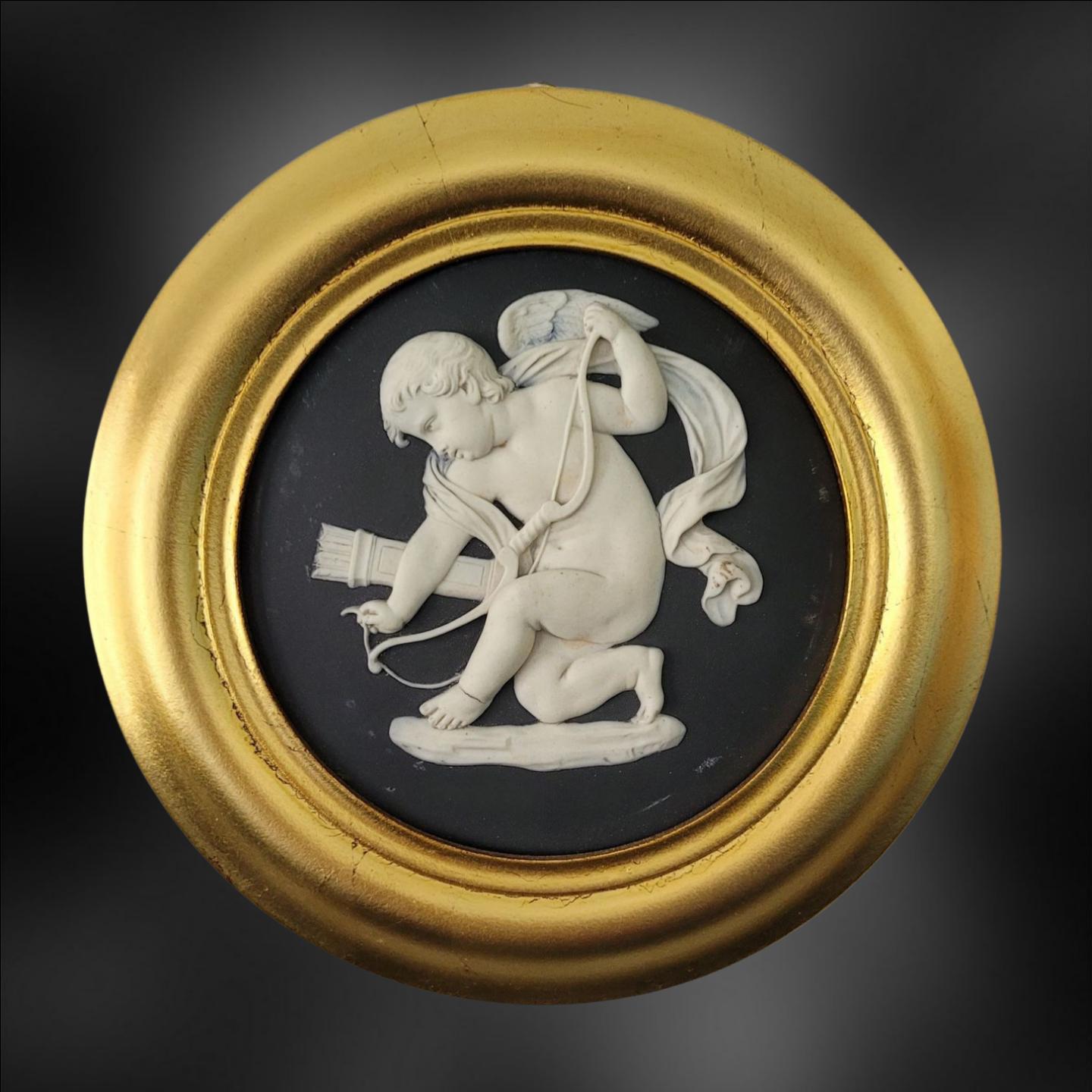 Stampato Coppia di tondi incorniciati in diaspro nero, Wedgwood, circa 1920 in vendita