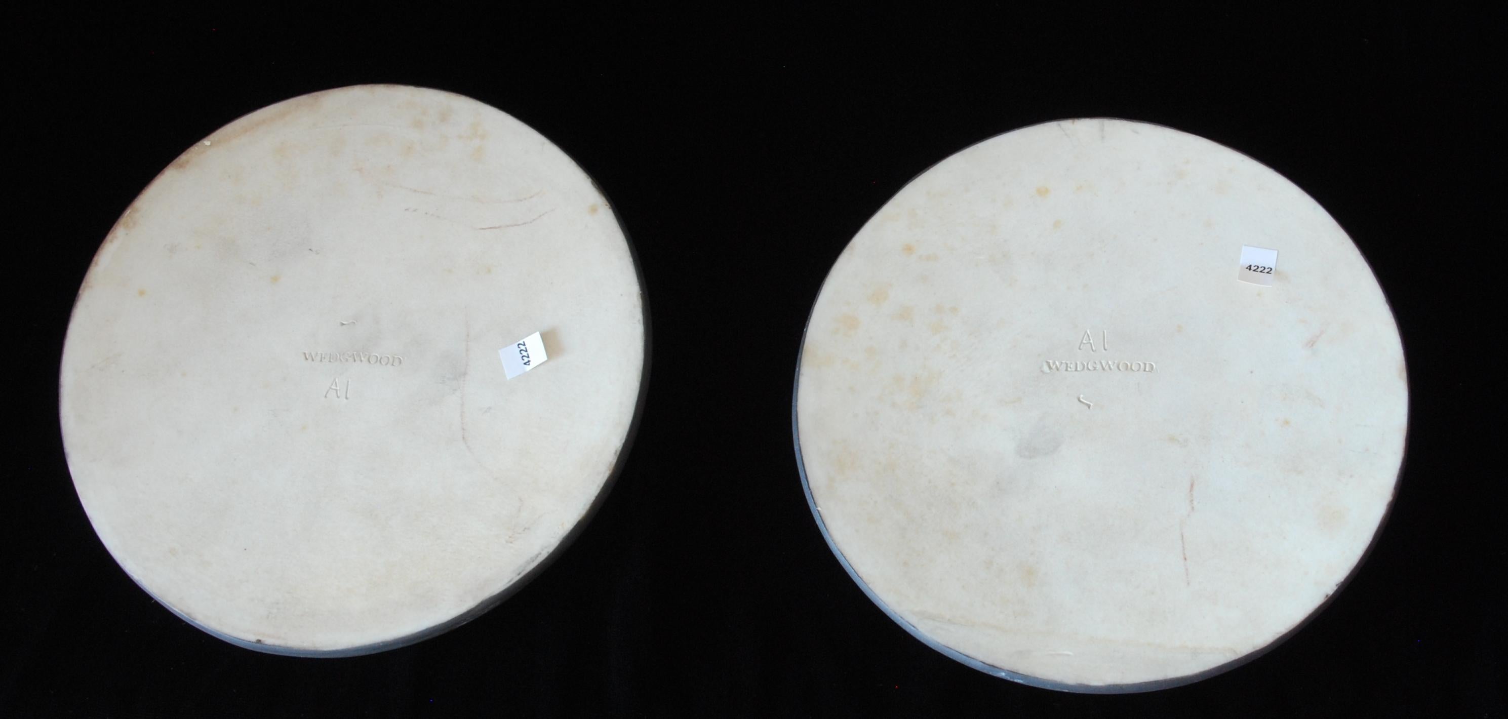 Paire de rondelles encadrées en jaspe noir, Wedgwood, C1920 Excellent état - En vente à Melbourne, Victoria