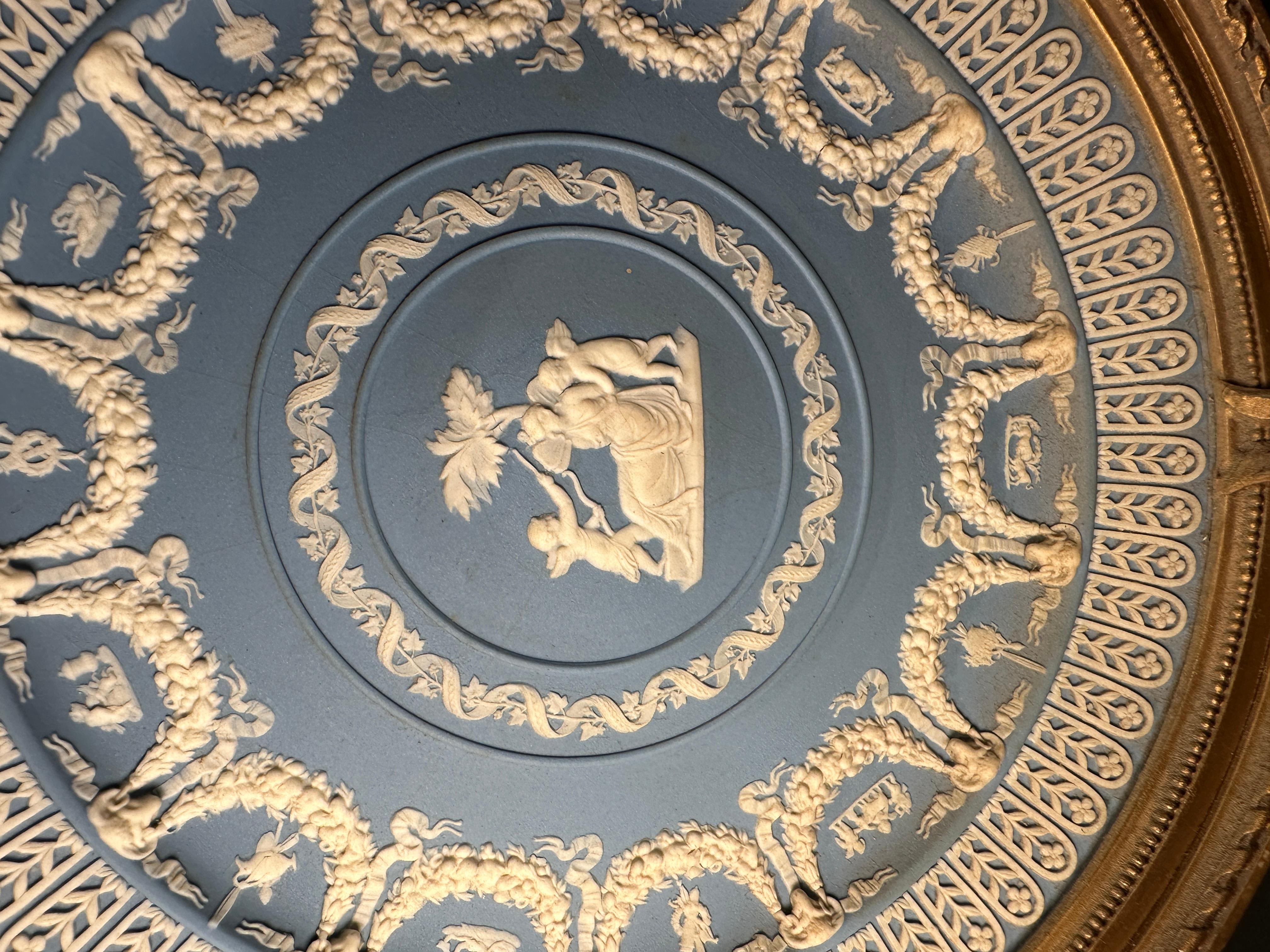 Paar gerahmte runde Wedgwood-Plaketten, um 1875 (Keramik) im Angebot