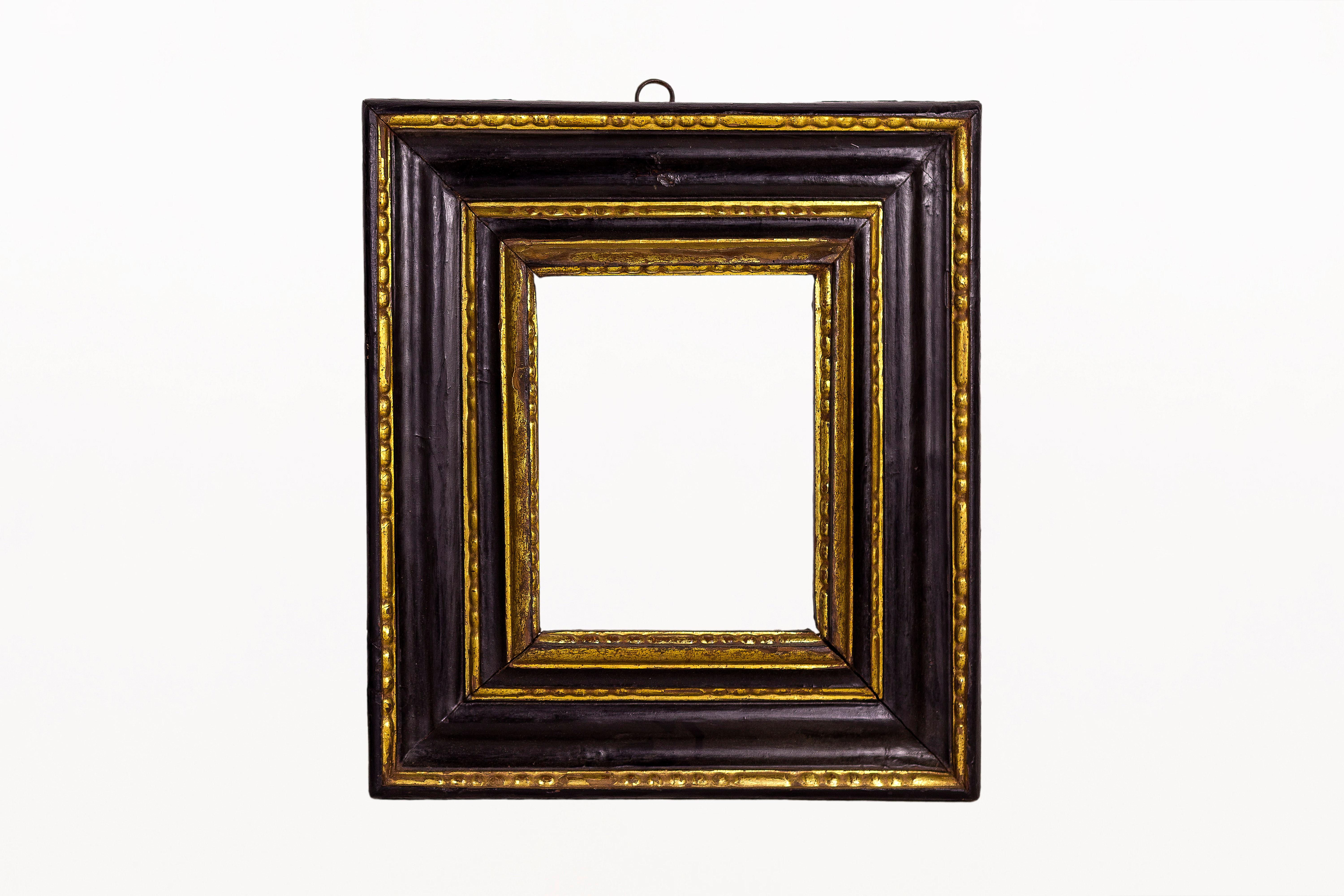 Pair of 18th century, ebonized and gilt frames.
Ebonized wood and gilt
18th century, Spain
Good vintage condition.