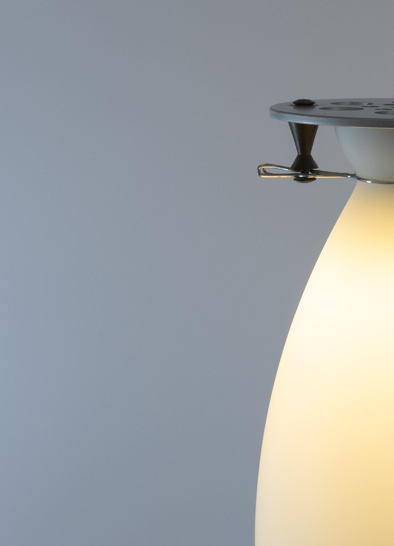 Fine XX secolo Coppia di pendenti Franceschina di Umberto Riva per Fontana Arte, anni '80 in vendita