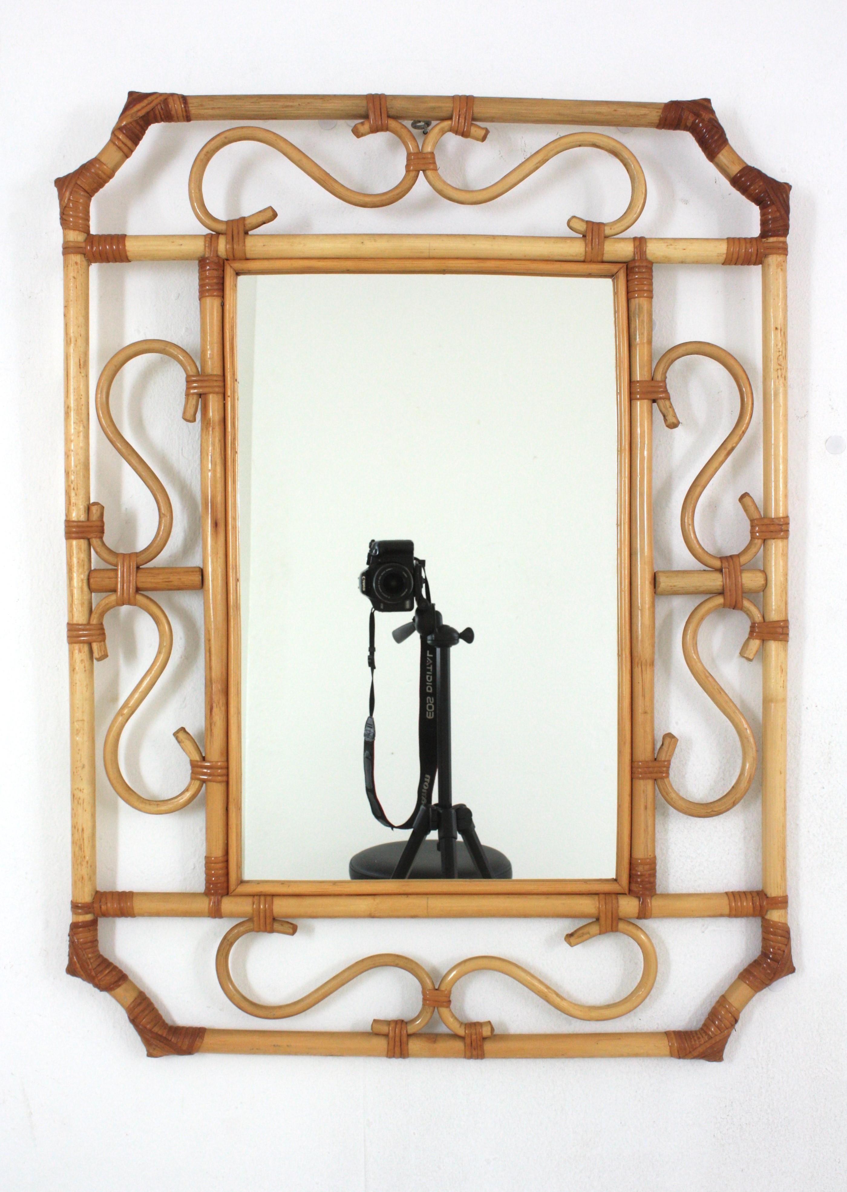 italien Paire de grands miroirs octogonaux en rotin de style Franco Albini, Italie, années 60 en vente