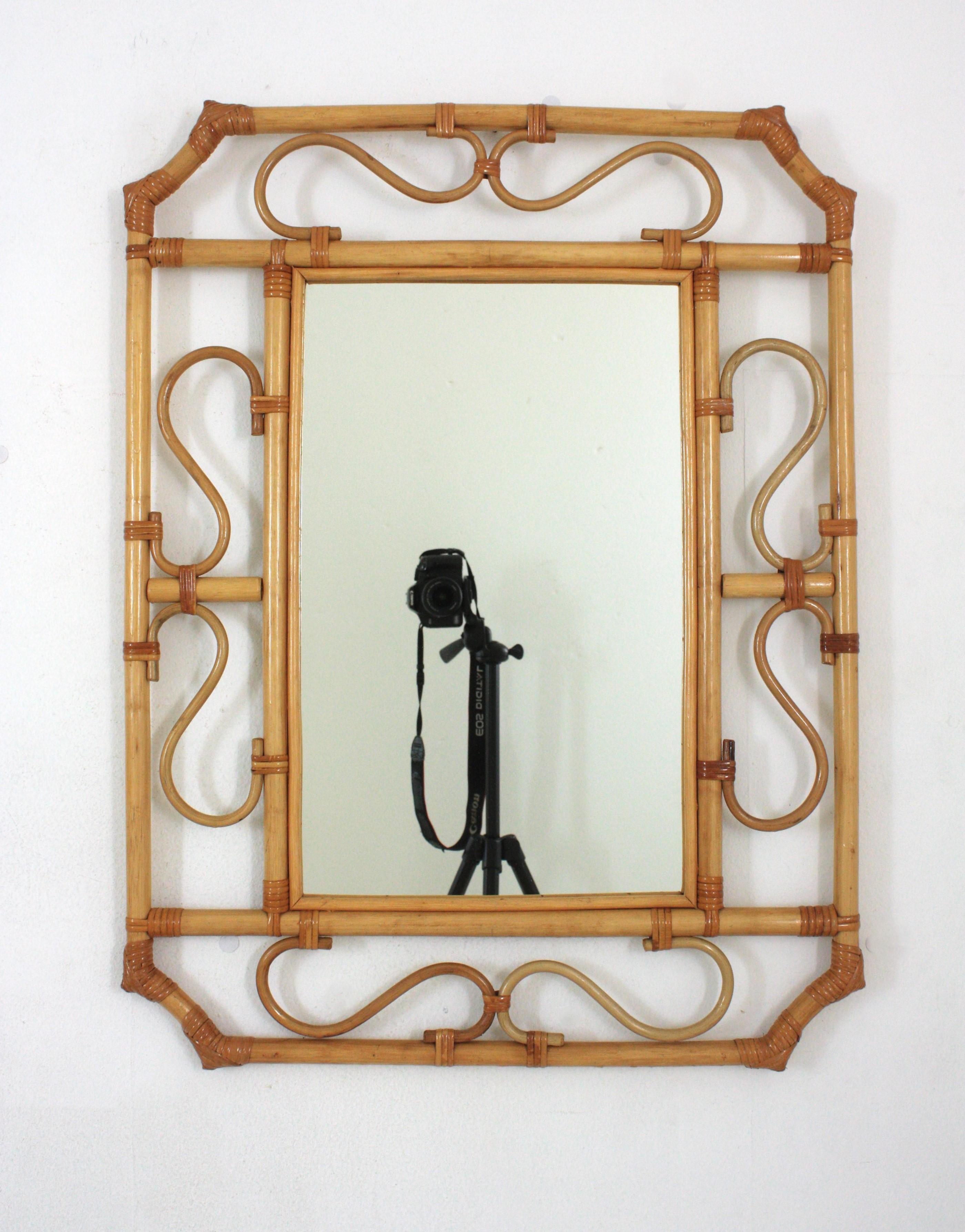 20ième siècle Paire de grands miroirs octogonaux en rotin de style Franco Albini, Italie, années 60 en vente
