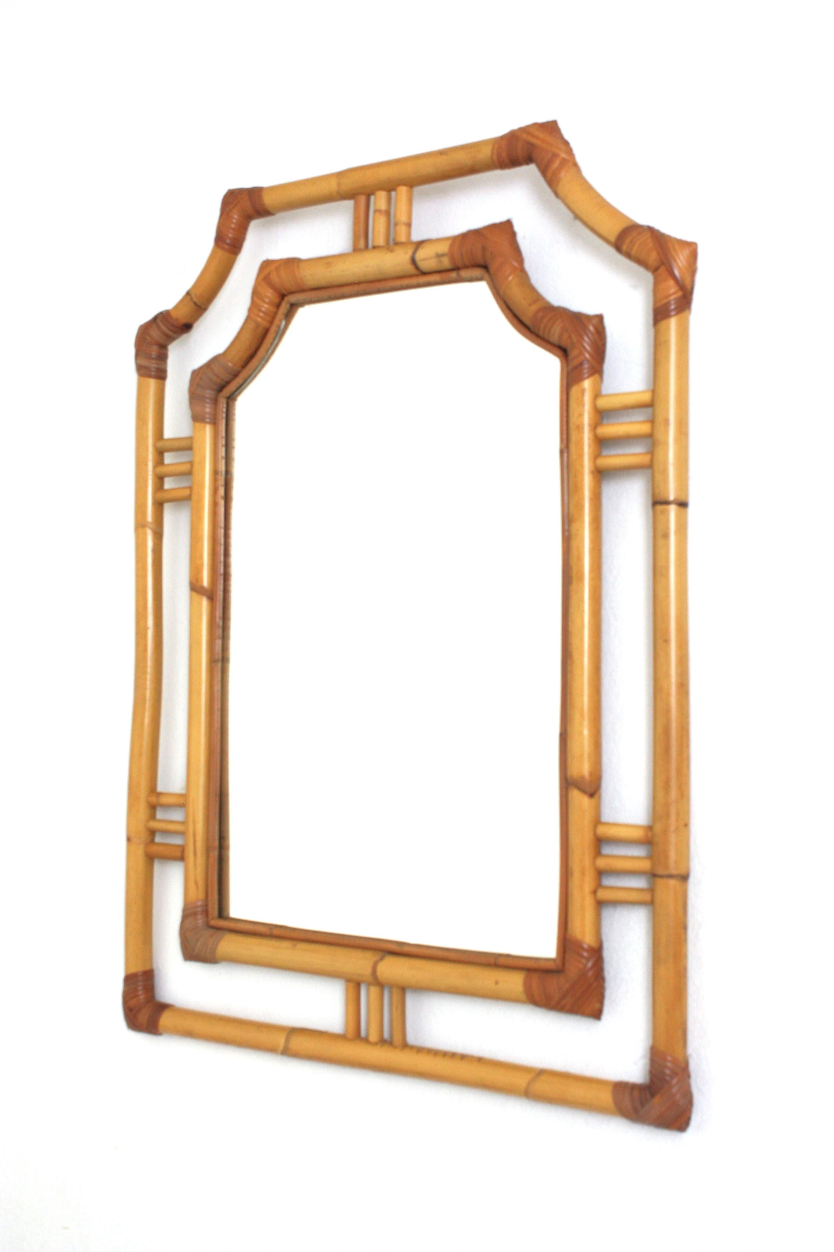 Paire de grands miroirs en forme de pagode en rotin, style Franco Albini, Italie, années 60 en vente 3