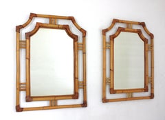 Coppia di specchi grandi a forma di pagoda in rattan in stile Franco Albini, Italia anni '60