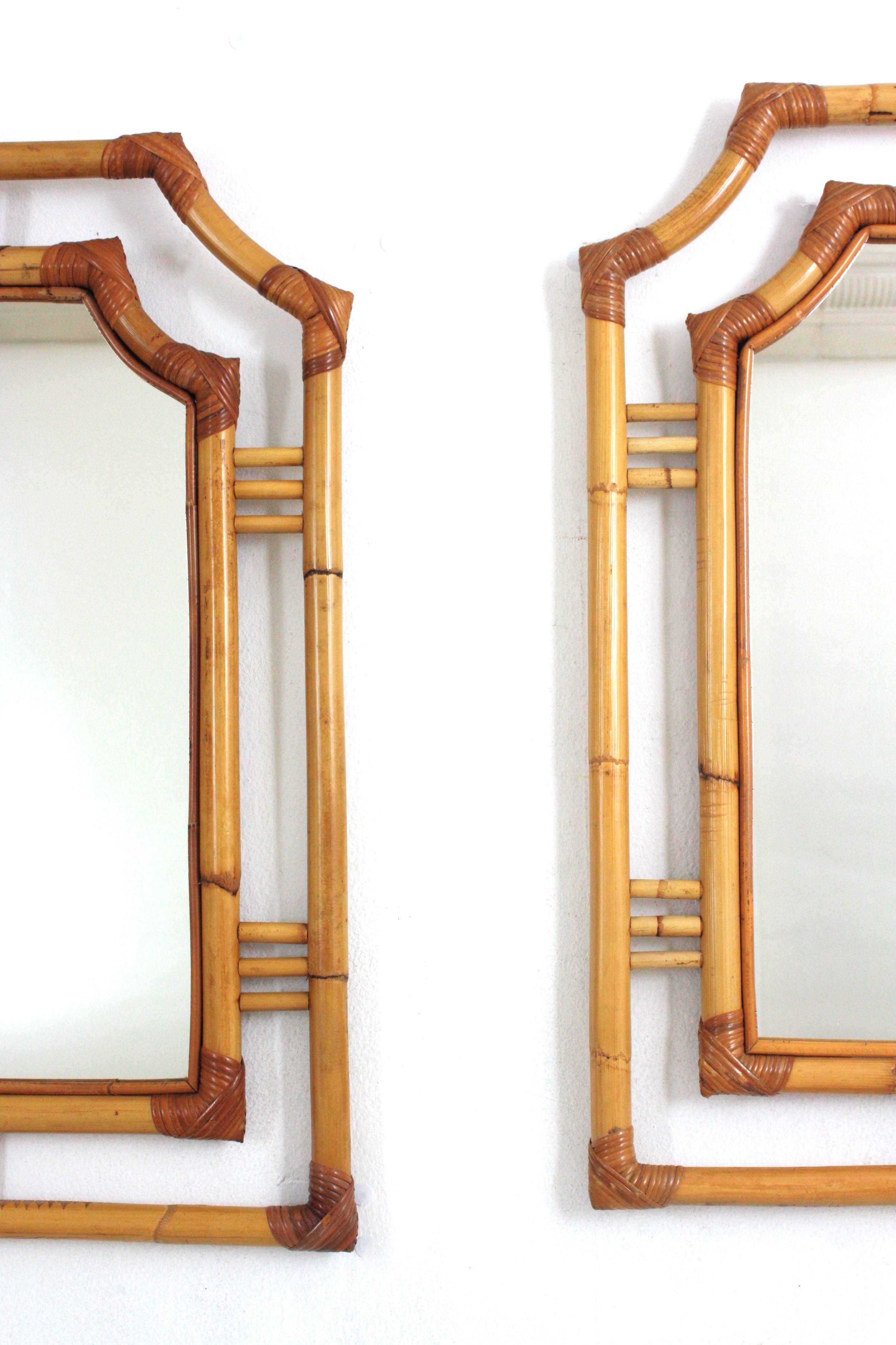 Paire de grands miroirs en forme de pagode en rotin, style Franco Albini, Italie, années 60 Bon état - En vente à Barcelona, ES