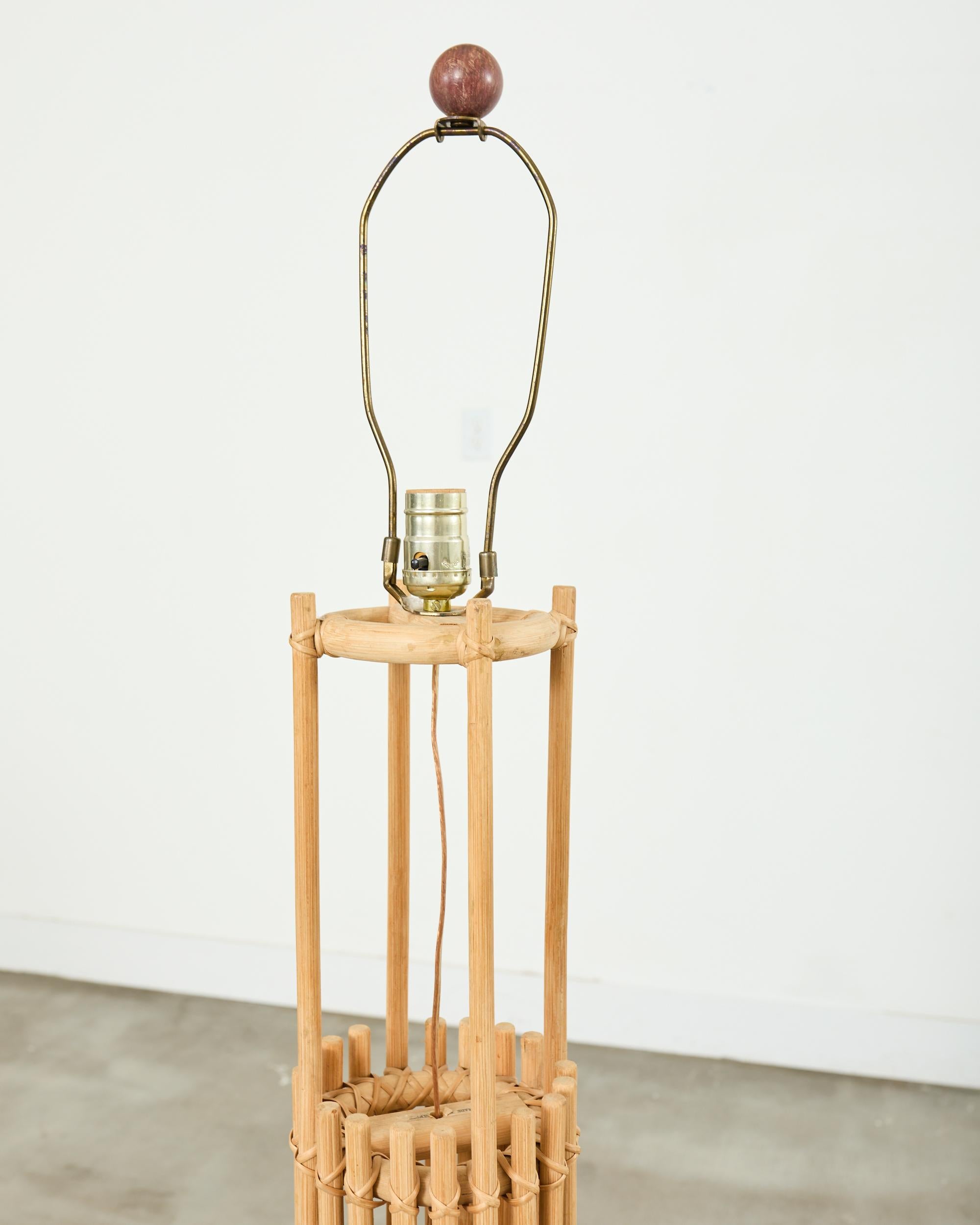 Paire de lampadaires en rotin moderne organique de style Franco Albini en vente 3