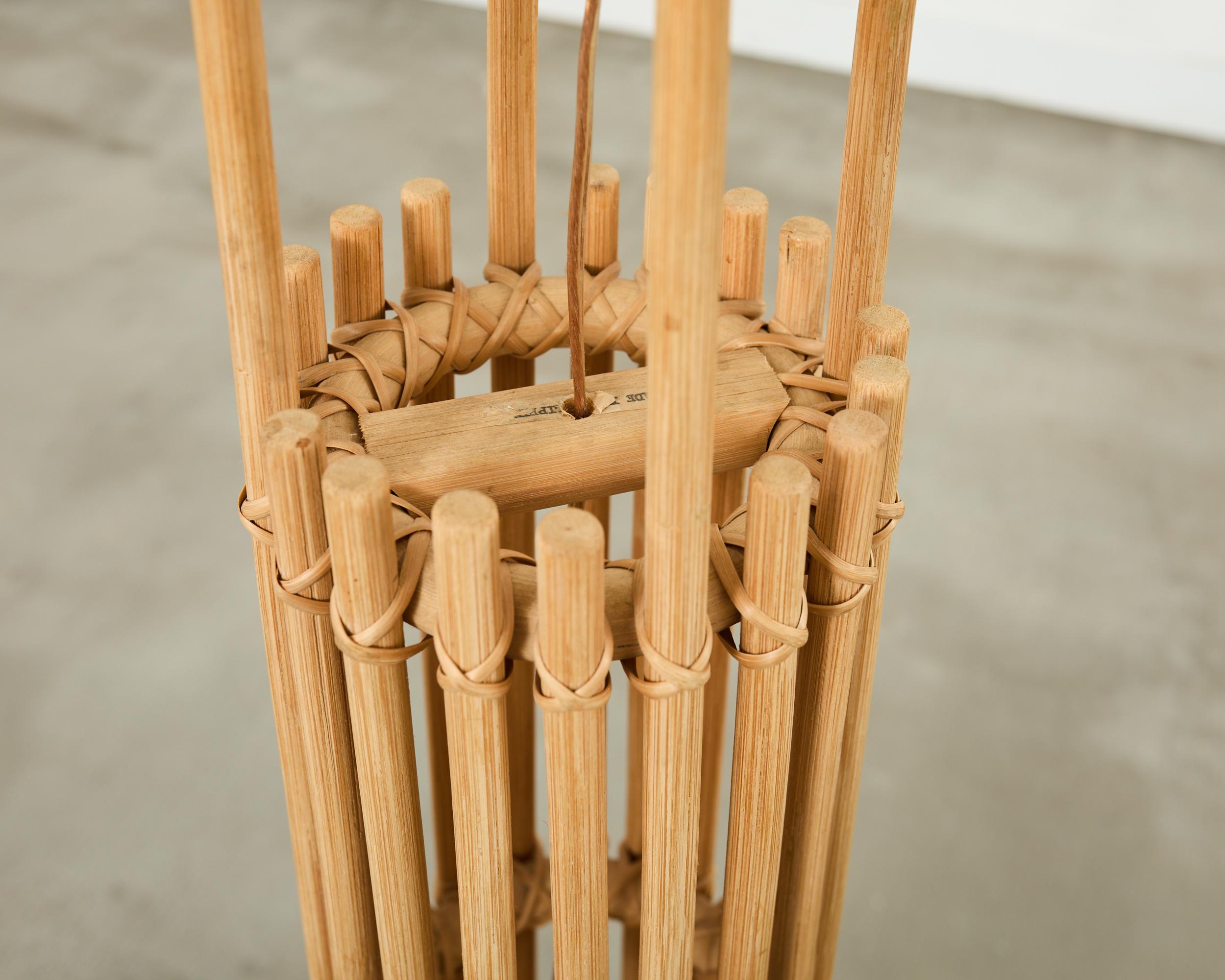 Paire de lampadaires en rotin moderne organique de style Franco Albini en vente 4