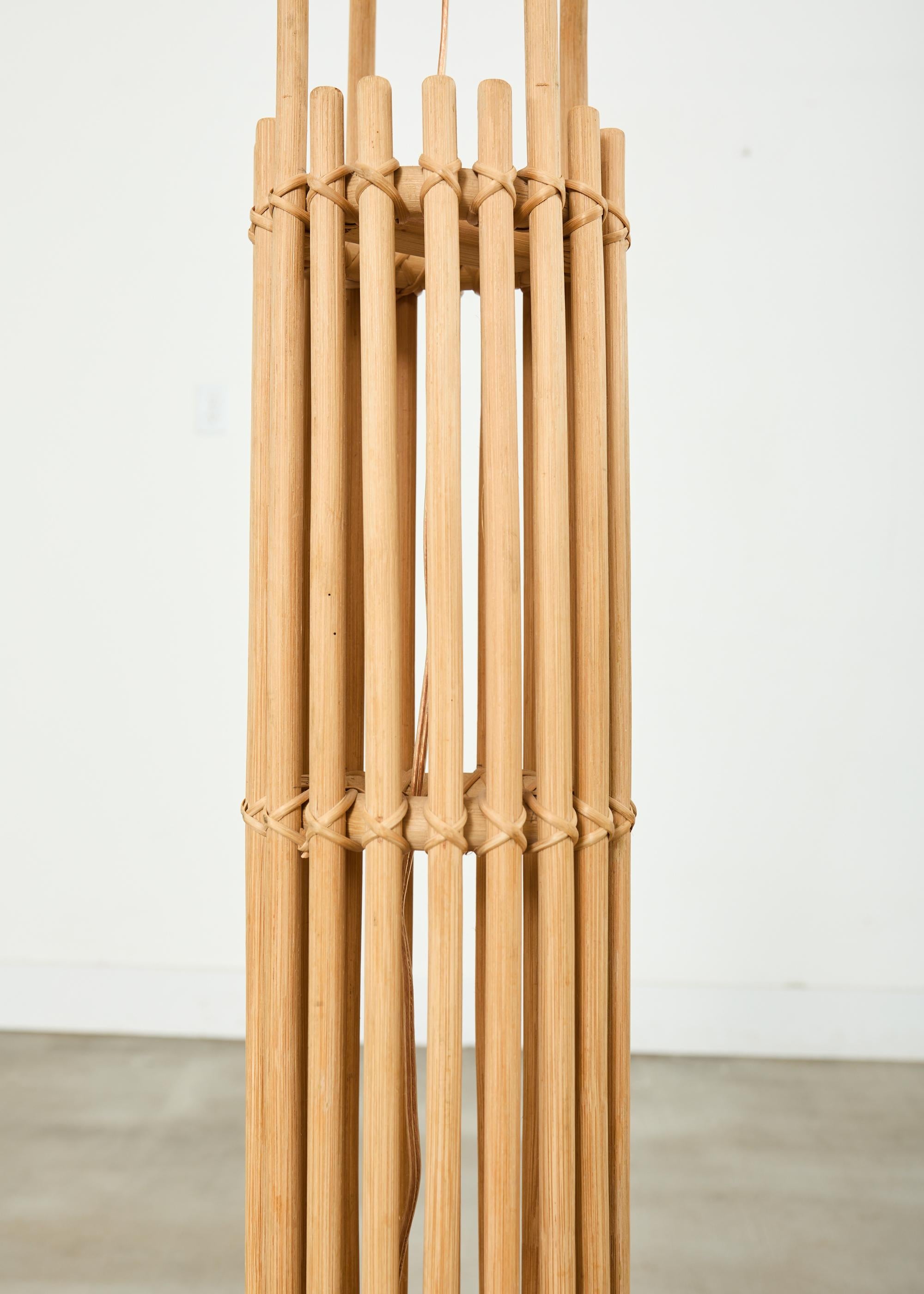Paire de lampadaires en rotin moderne organique de style Franco Albini en vente 5