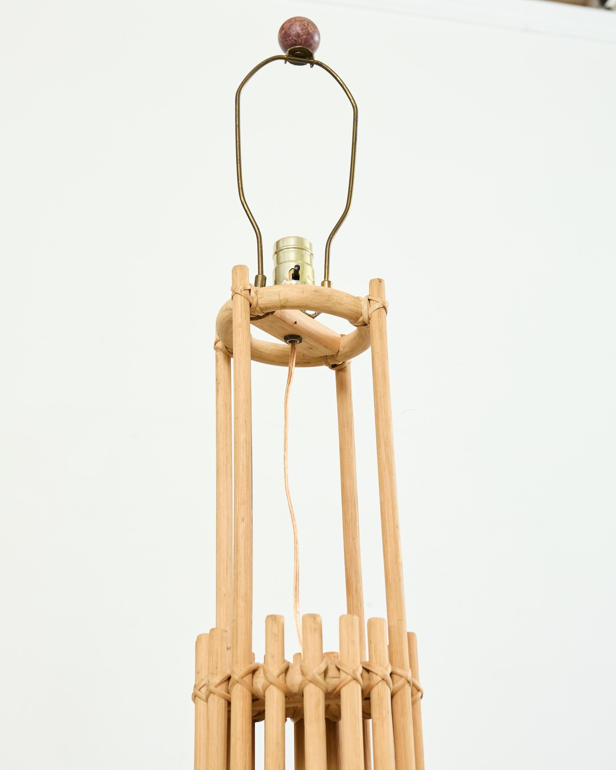 Paire de lampadaires en rotin moderne organique de style Franco Albini en vente 8
