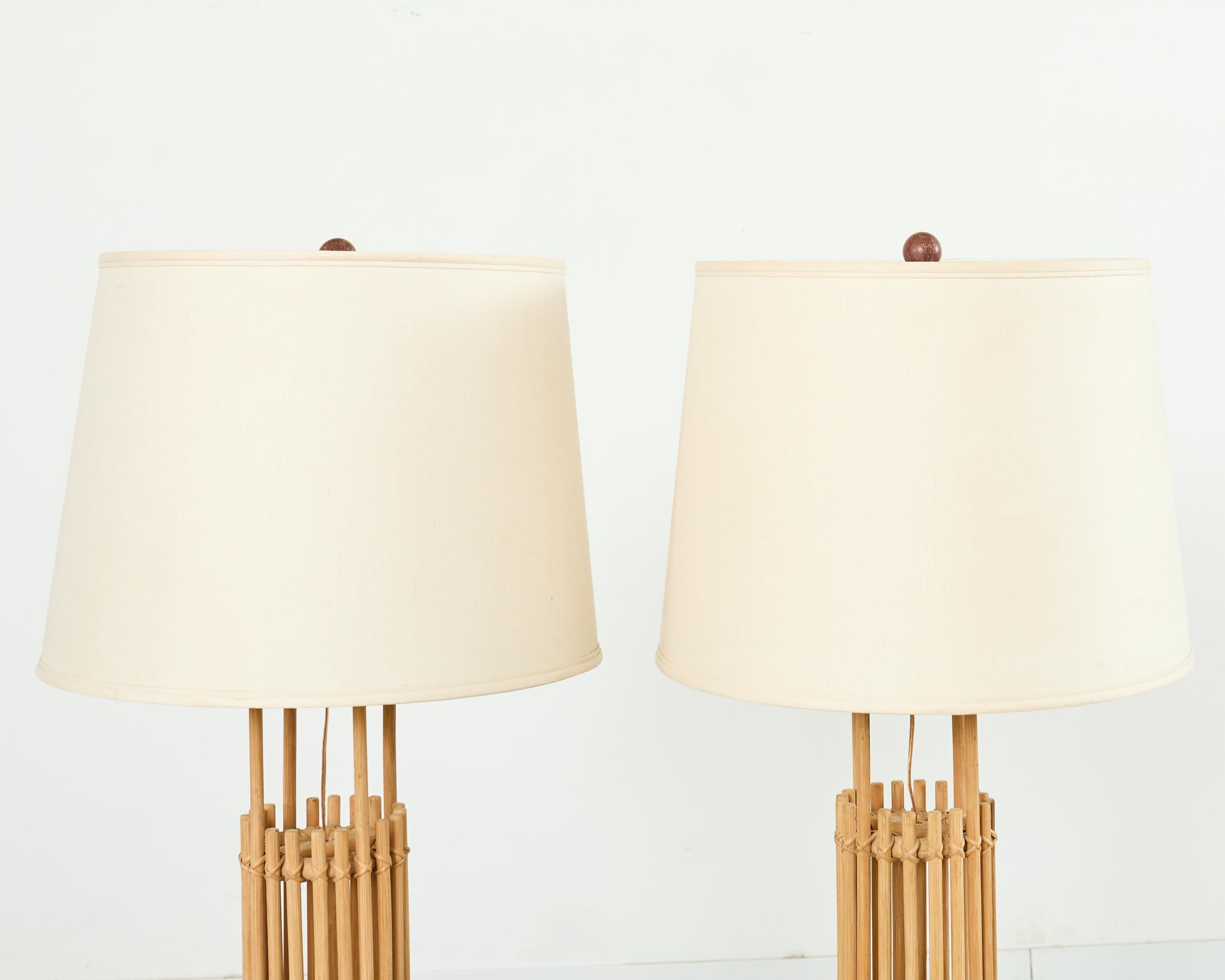 Philippin Paire de lampadaires en rotin moderne organique de style Franco Albini en vente