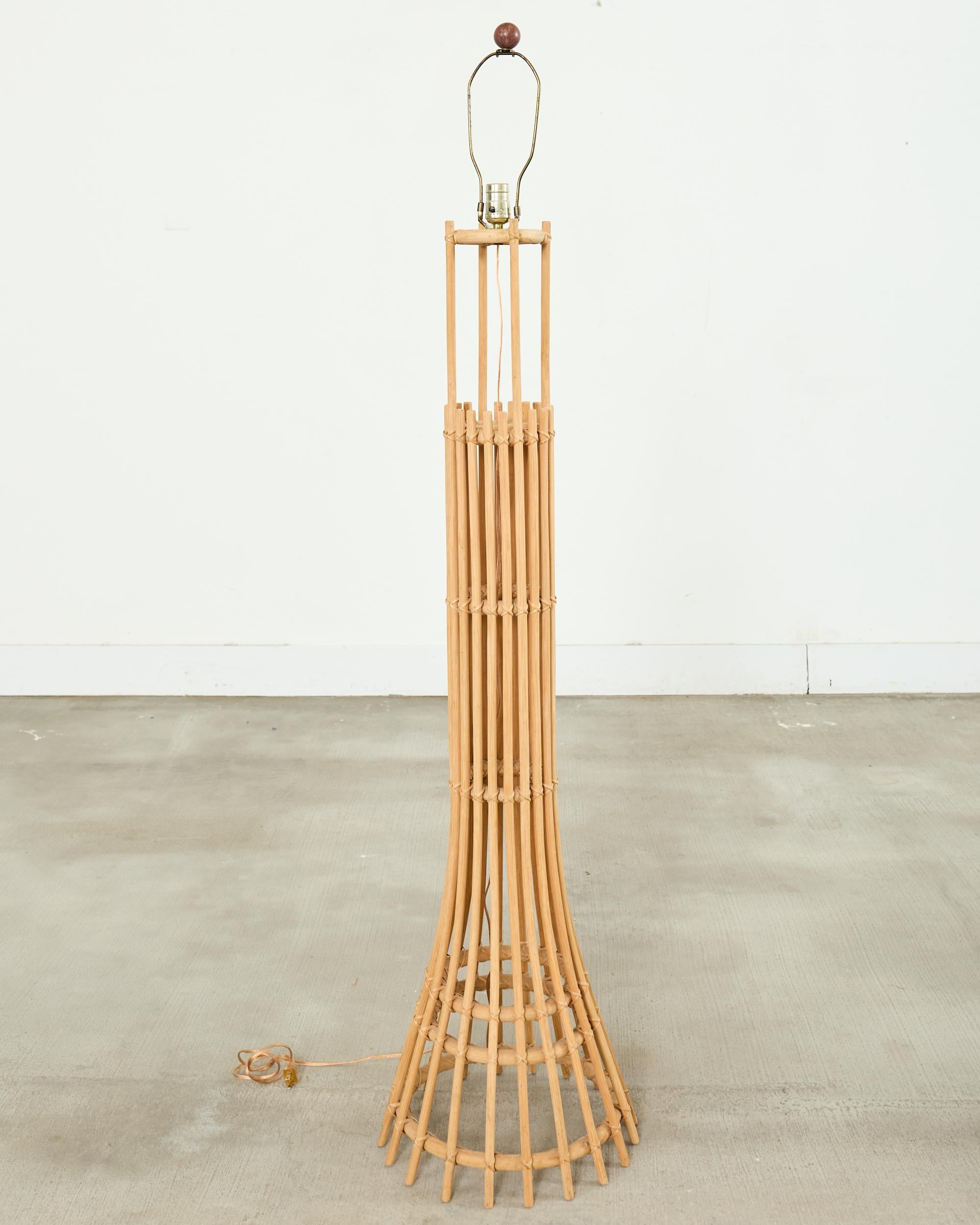 20ième siècle Paire de lampadaires en rotin moderne organique de style Franco Albini en vente