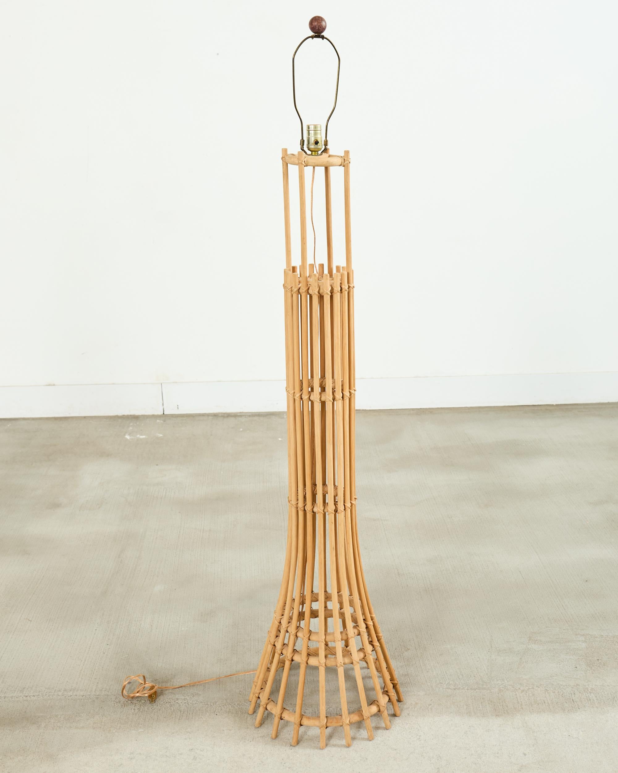Osier Paire de lampadaires en rotin moderne organique de style Franco Albini en vente