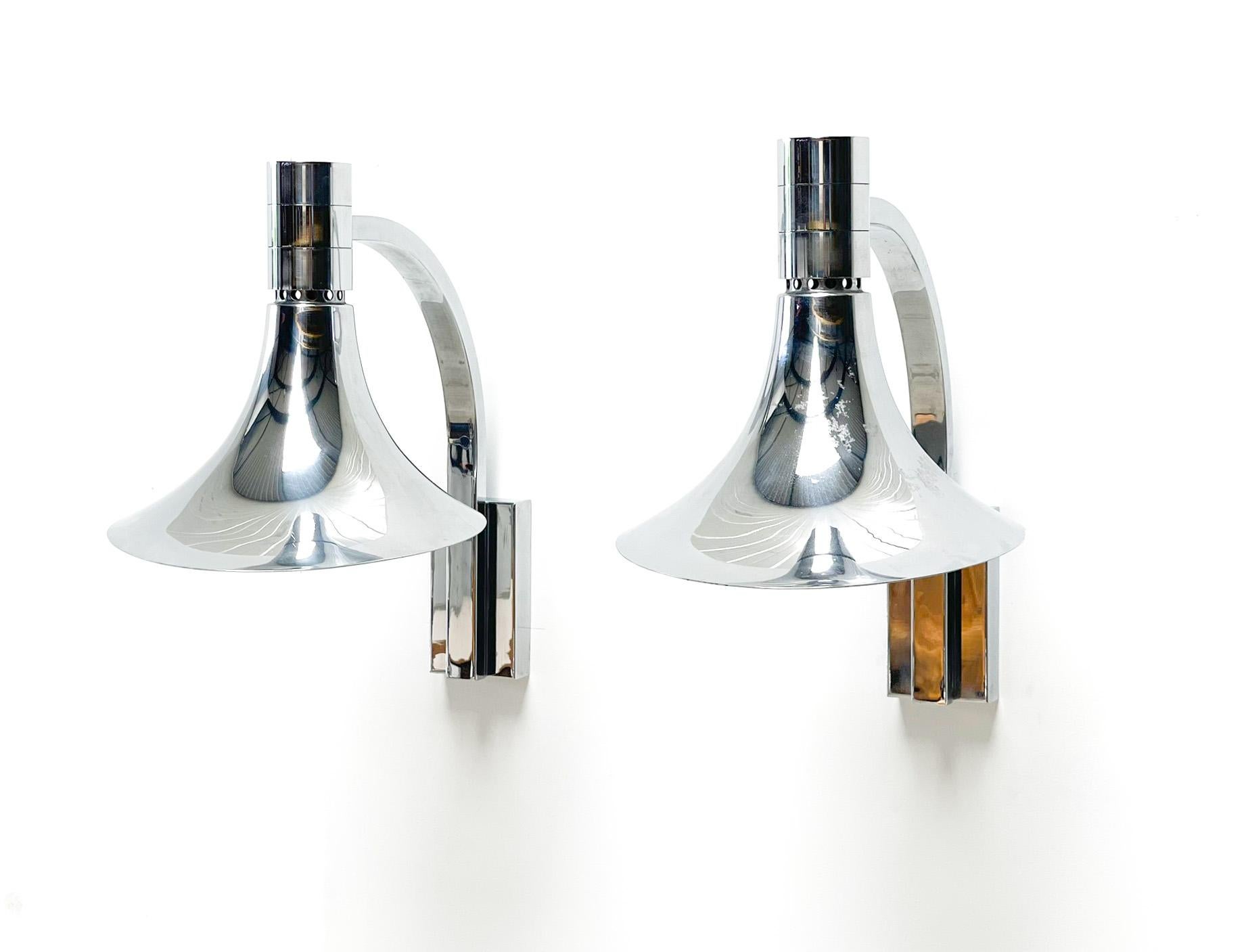 Italian Pair of Franco Albini trumpet wall lamps For Sale