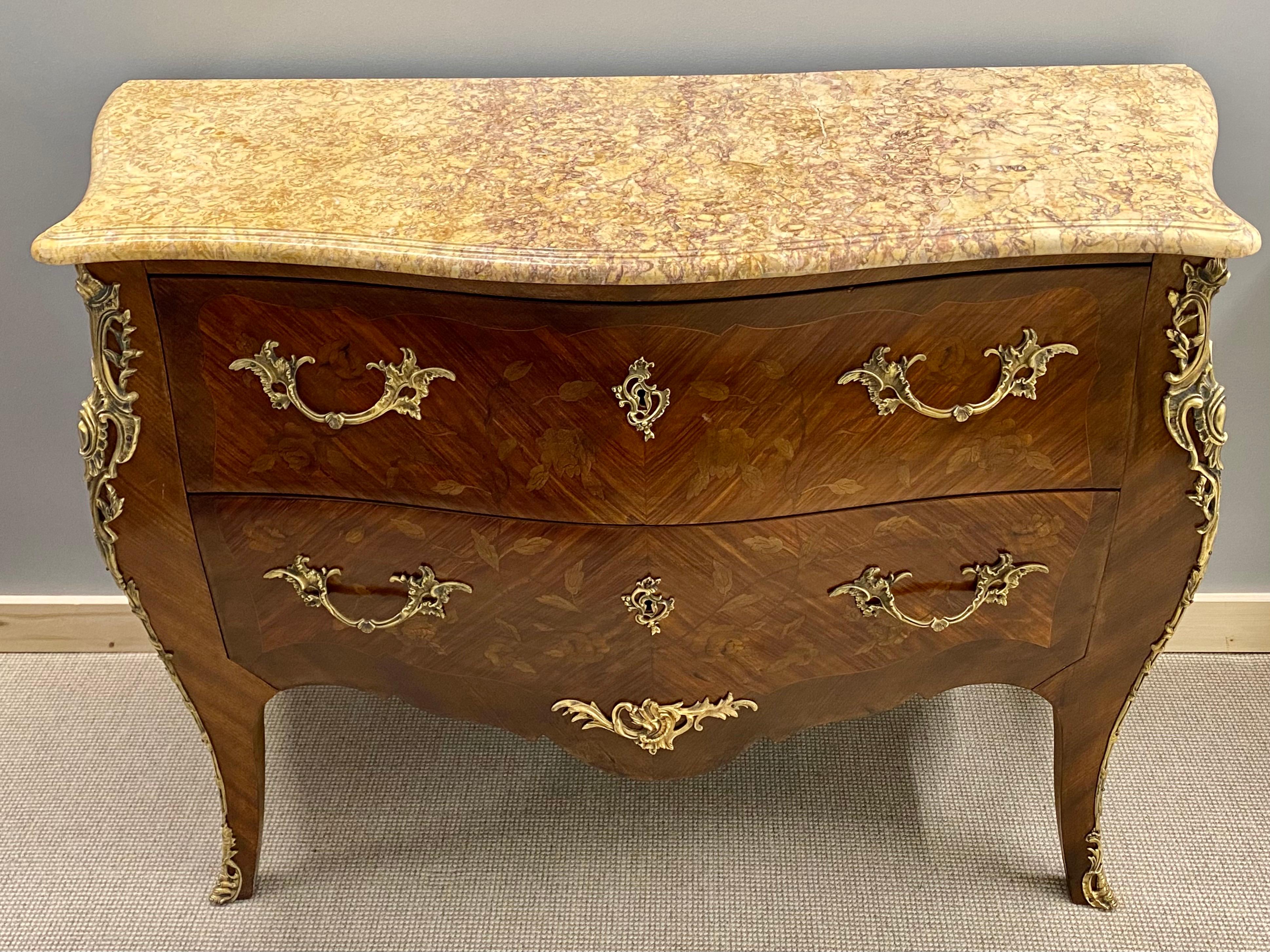 Pair of Francois Linke Signed Bombe Inlaid Commodes Nightstands In Good Condition In Stamford, CT