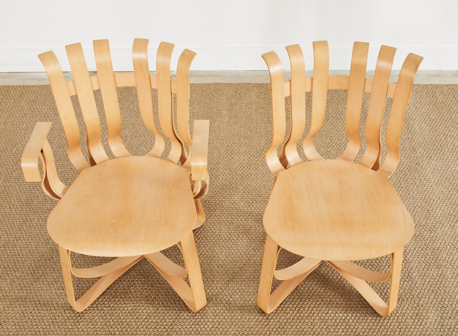 Postmoderne Paire de chaises à chapeaux en érable Frank Gehry pour Knoll en vente