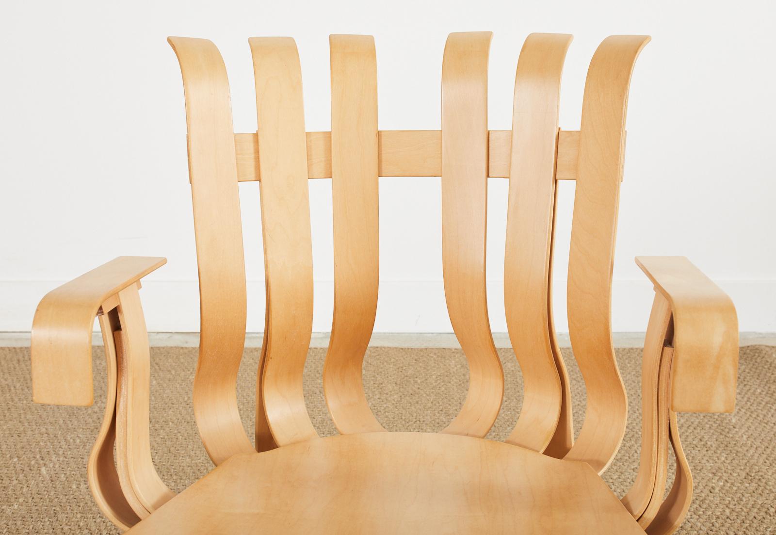 Paire de chaises à chapeaux en érable Frank Gehry pour Knoll en vente 1