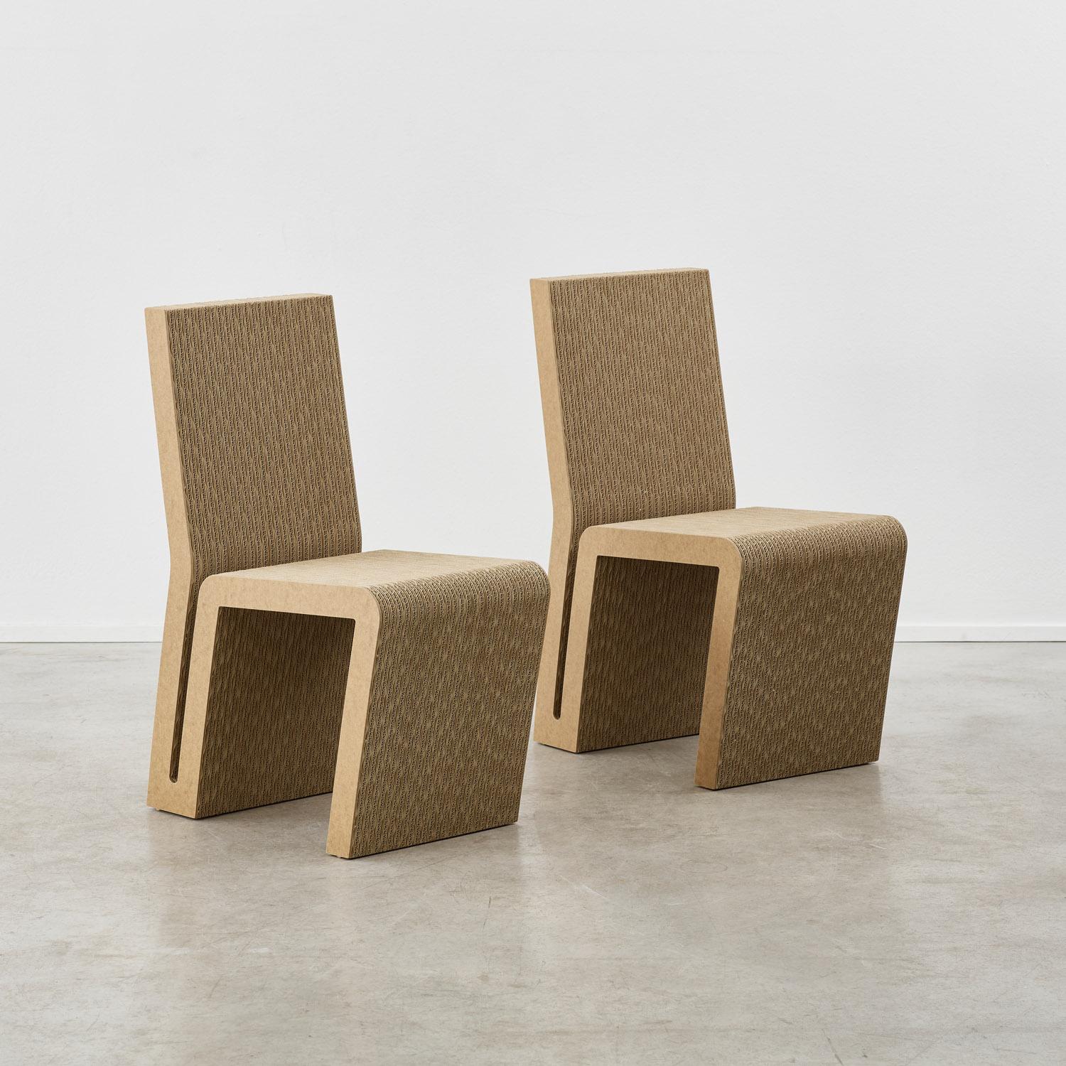 Frank Gehry, the ‘gratuitously eccentric’ architect behind the Guggenheim Bilbao gained attention in the 1970s with his ‘Easy Edges’ furniture series (1969-73). Constructed in corrugated cardboard and fibreboard, the line’s most emblematic designs