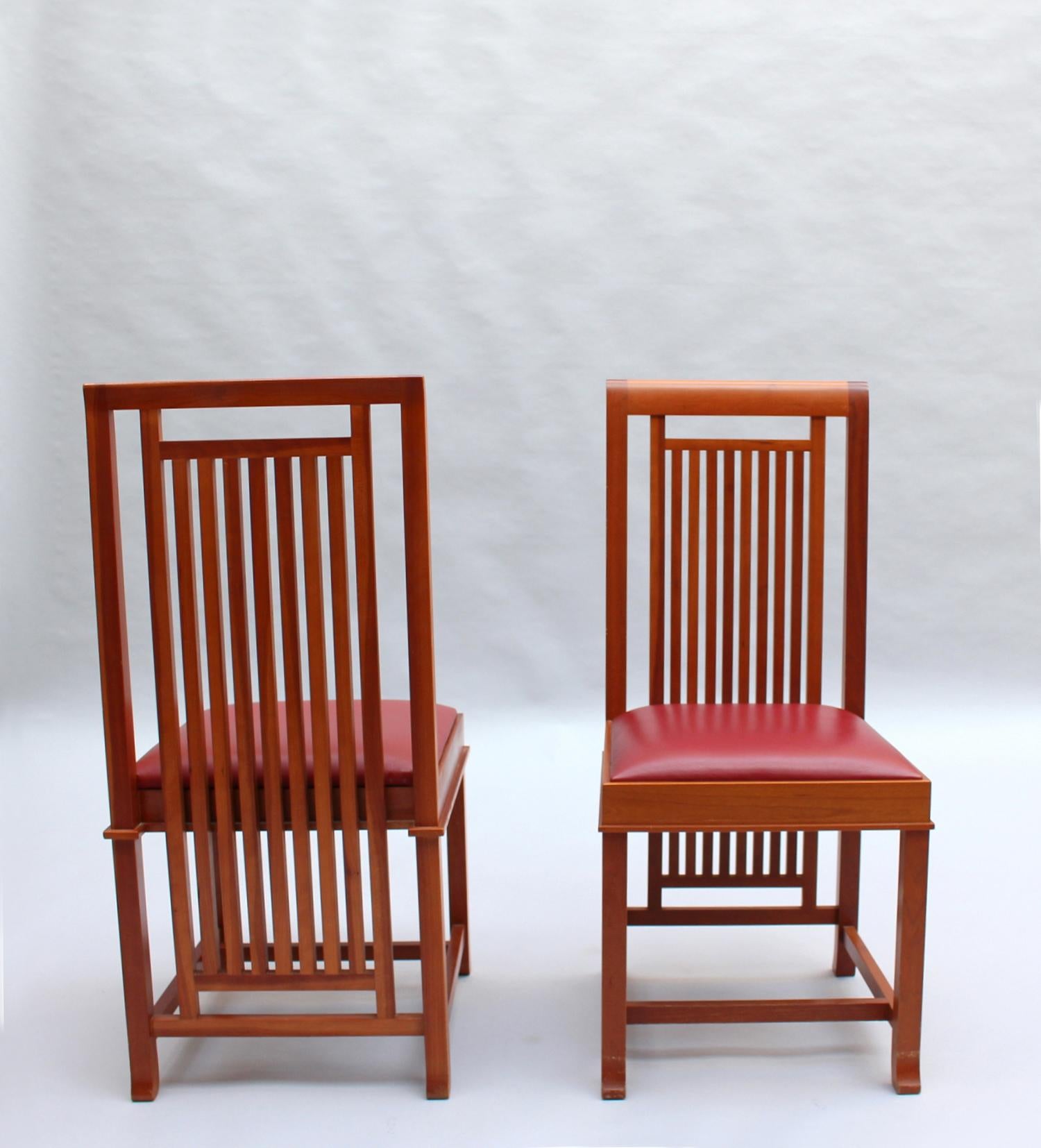 Ein Paar Frank Lloyd Wright „Coonley 2“-Stühle, Cassina-Ausgabe im Zustand „Gut“ im Angebot in Long Island City, NY