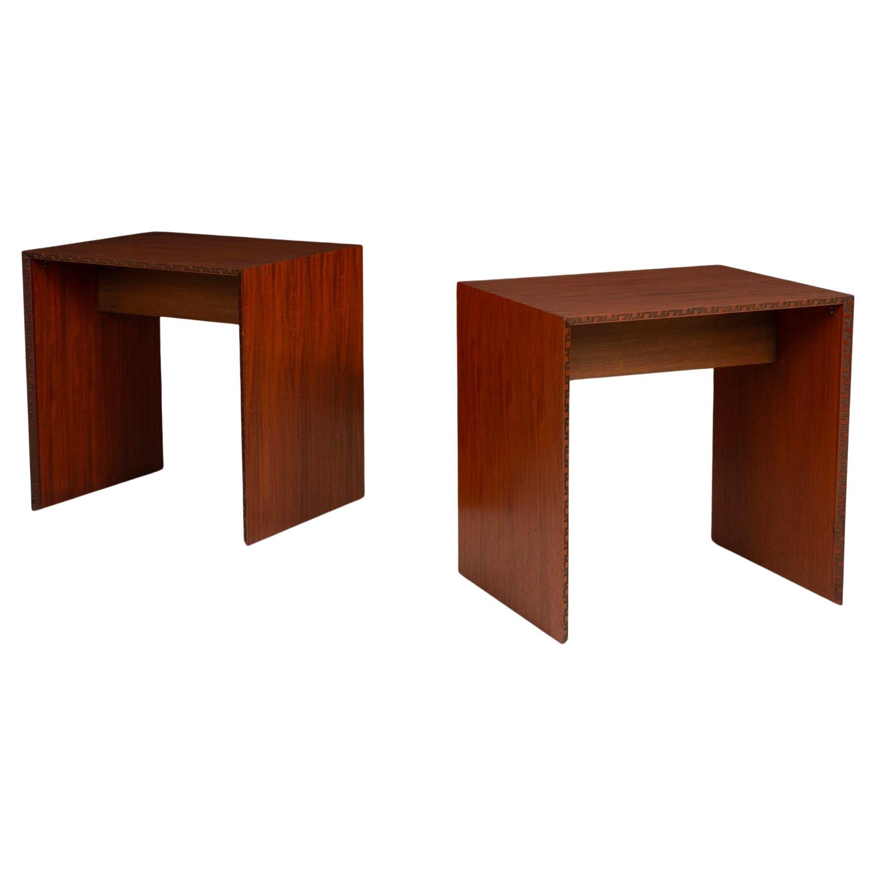 Paire de tables d'appoint ou d'extrémité Frank Lloyd Wright en vente