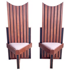 Pareja de sillas de centro trípode estilo Studio Craft de mediados de siglo de Frank Lloyd Wright