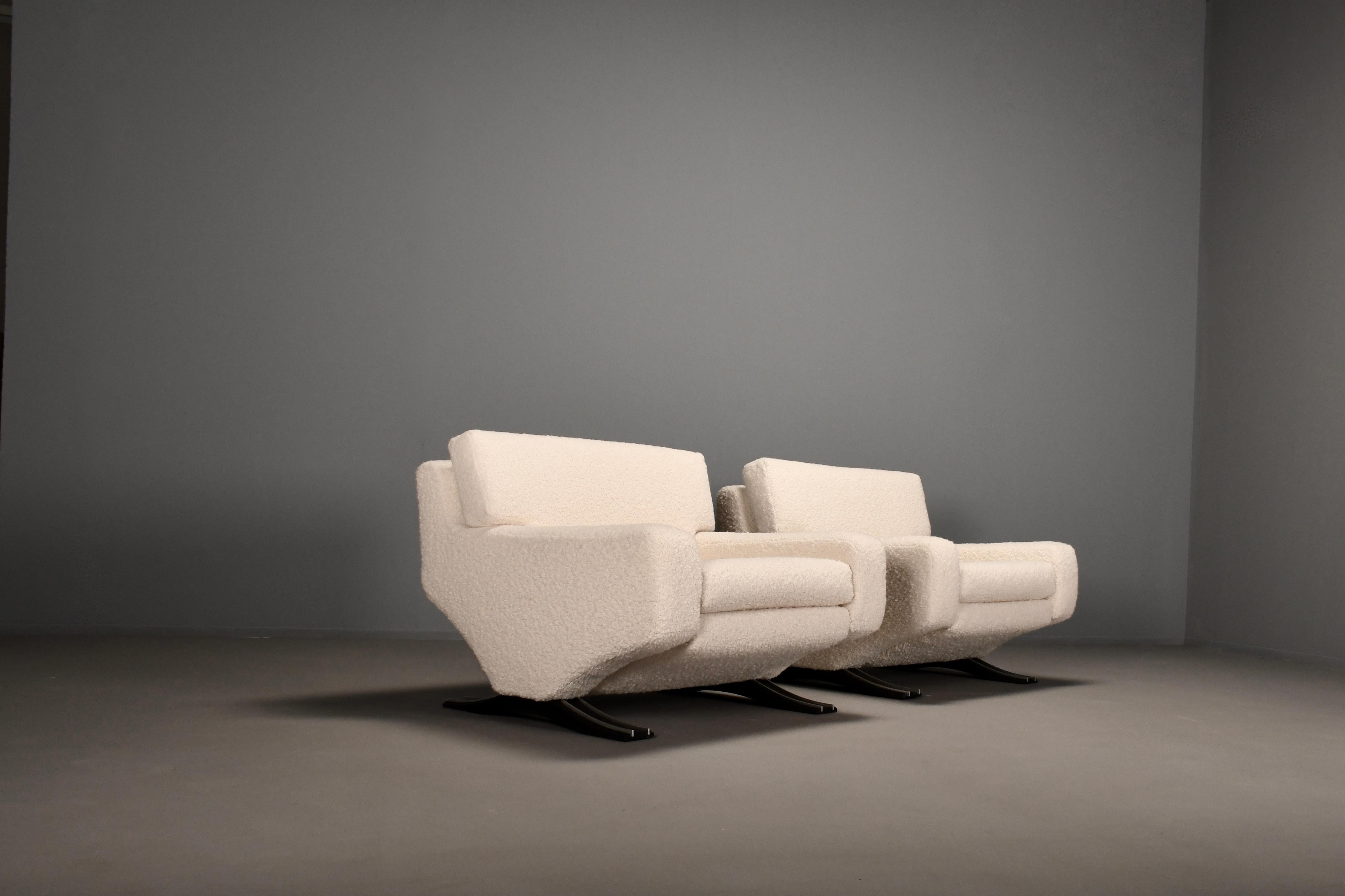 Beautiful formed Italian armchairs in excellent condition. 

Manufactured by the well known Italian design firm Flexform, Milan.

Designed by sculptor and artist Franz T Sartori in the 1960s.

Franz Sartori is best known for his organic sculptural