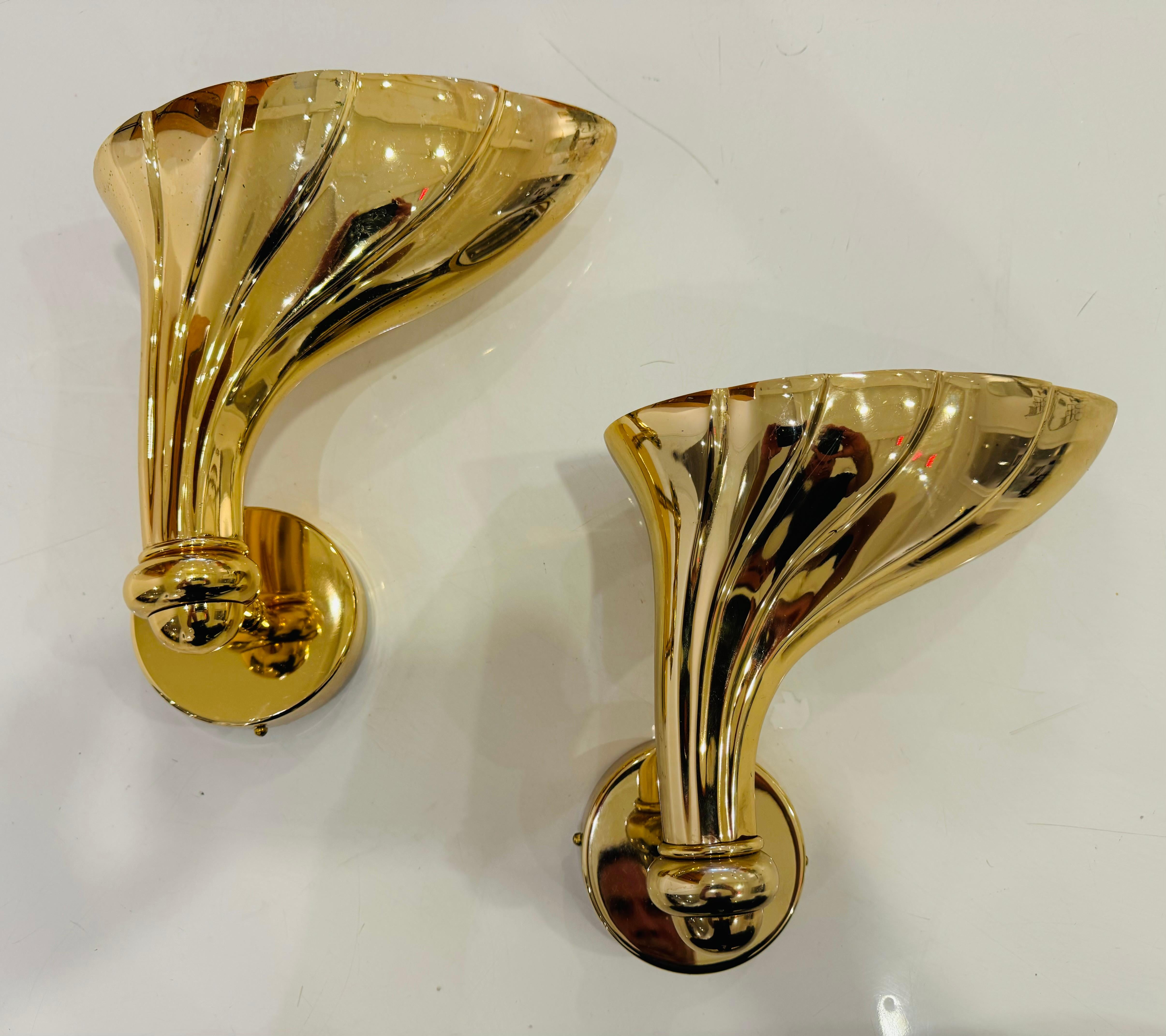 Pair of Fratelli Martini 1980 Polished Bronze Italian Wall Lamps For Sale 4