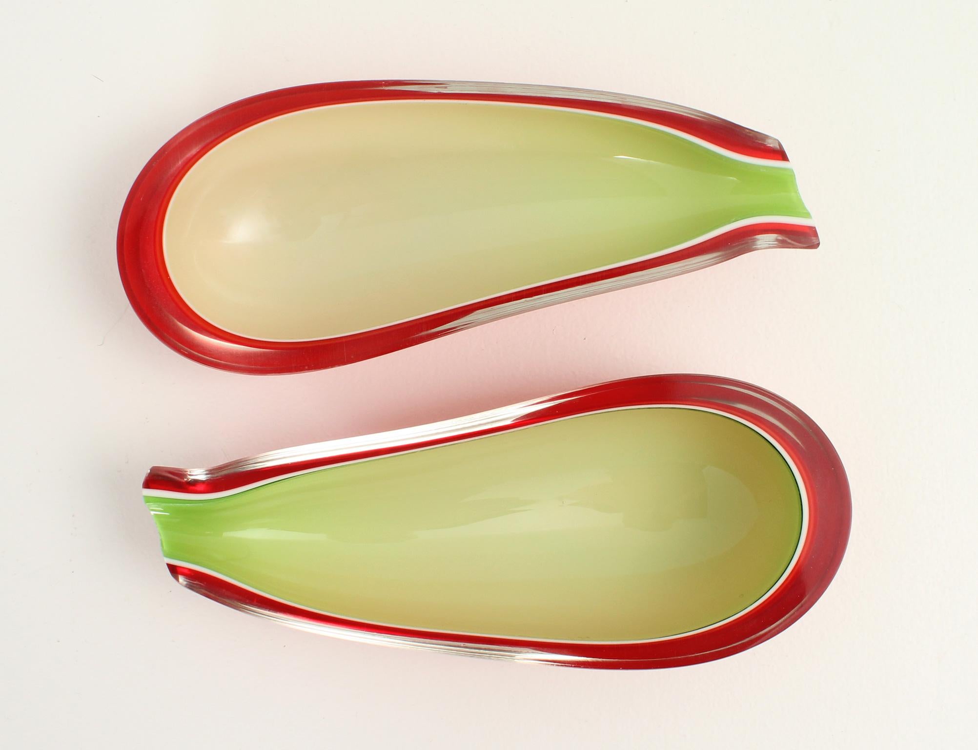 Nice pair of Fratelli Toso bowls or ashtrays with eggplant forms, Murano, Italy, 1950's. Hand blown glass with four layers of coloured and clear glass.