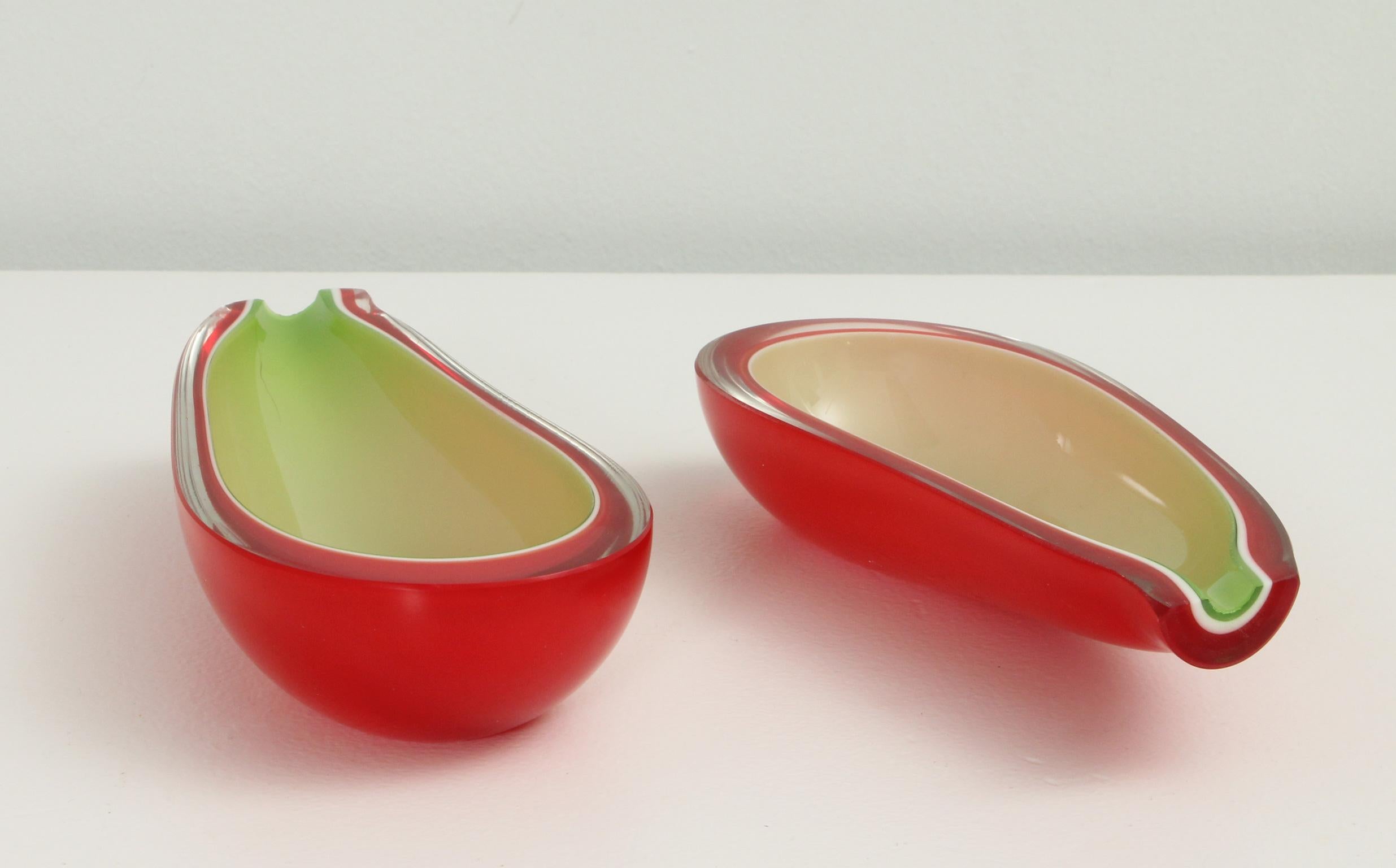 Mid-Century Modern Pair of Fratelli Toso Eggplant Bowls, 1950's For Sale