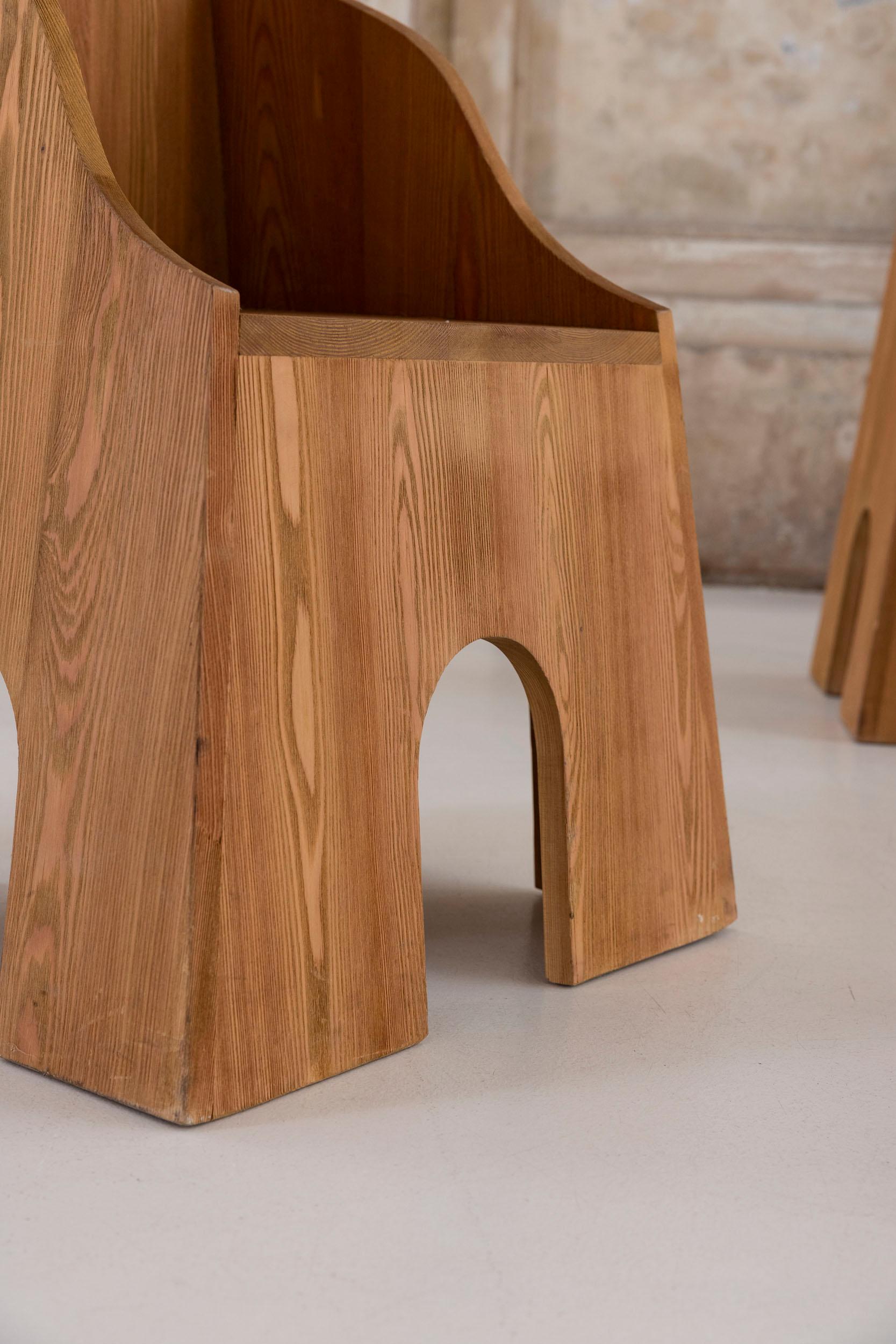 Paar Fratina-Stühle, entworfen von Mario Ceroli für Poltronova, Italien 1972, Paar (Holz) im Angebot