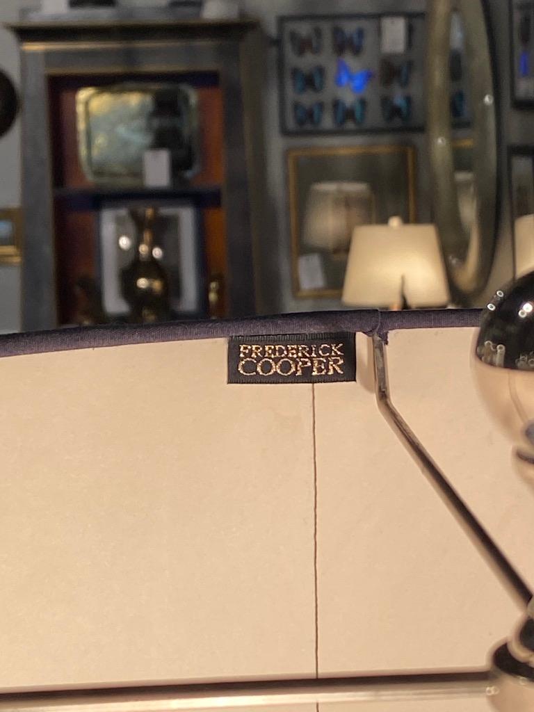  Frederick Cooper paire de lampes de bureau atomiques chromées avec abat-jour d'origine en vente 2